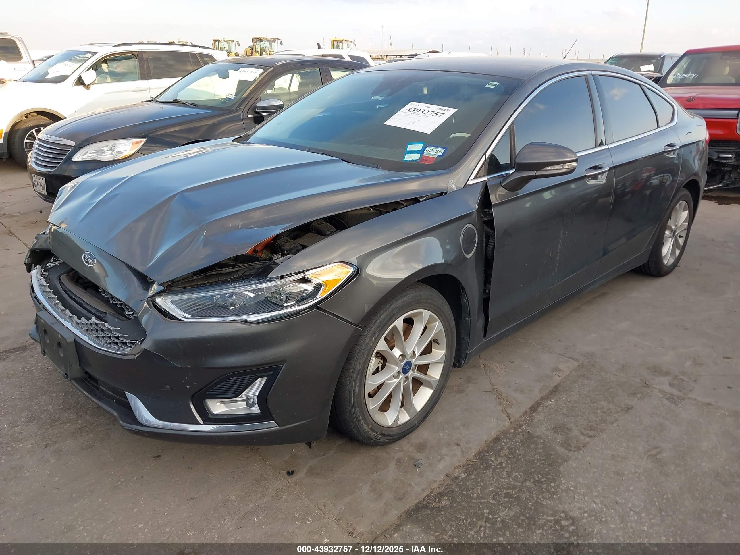 FORD FUSION image 2