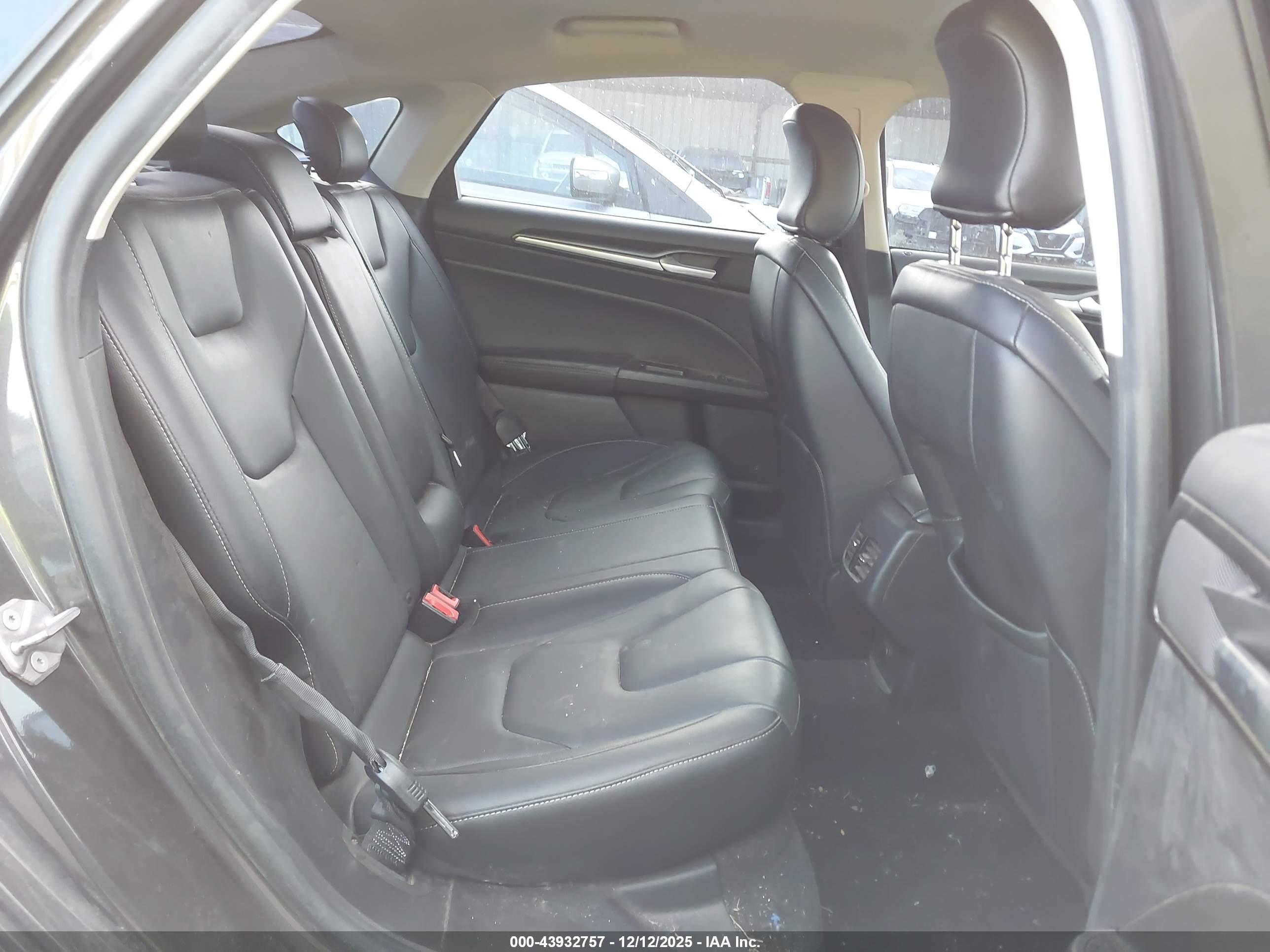 FORD FUSION image 8