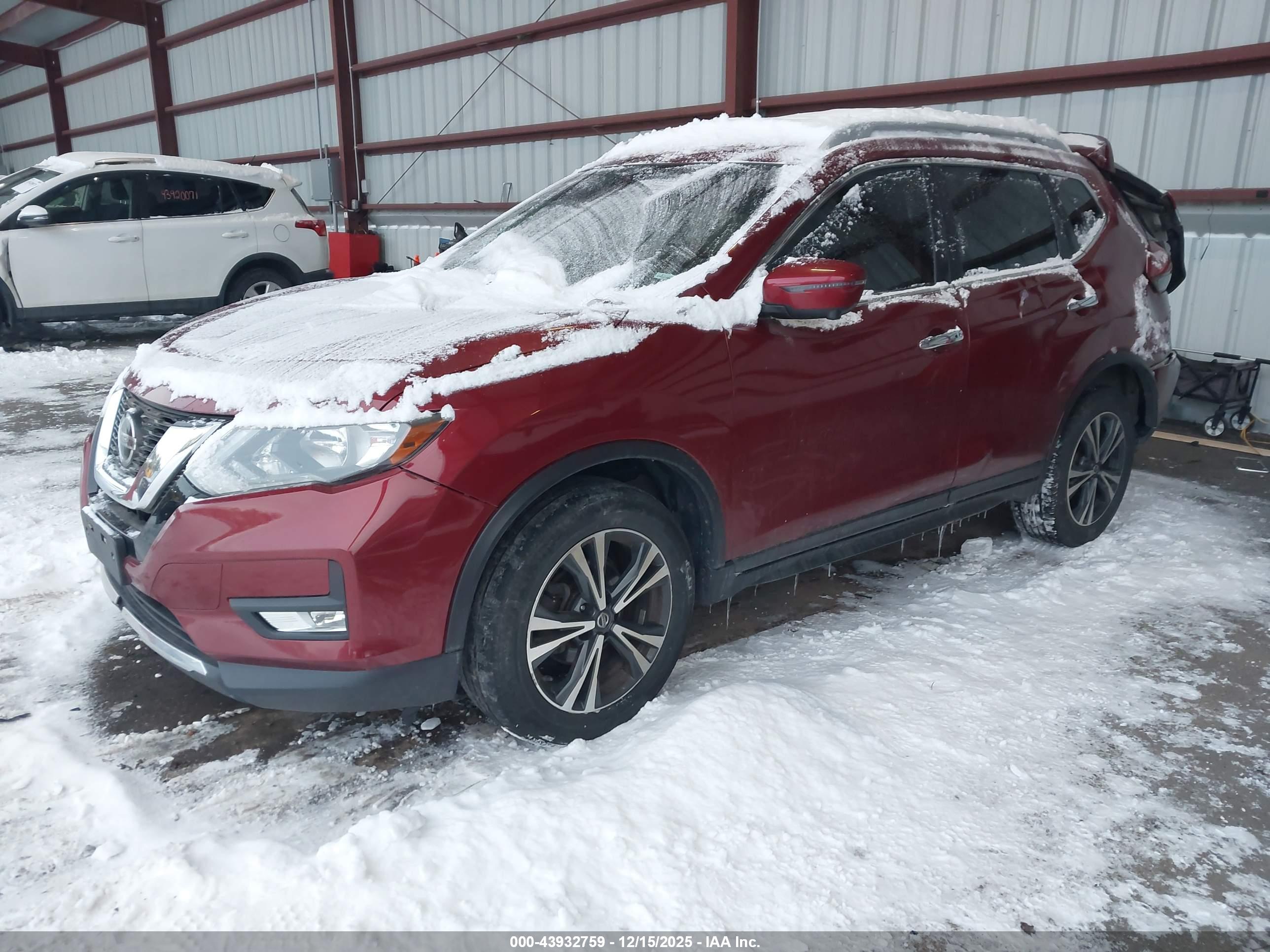 NISSAN ROGUE image 2