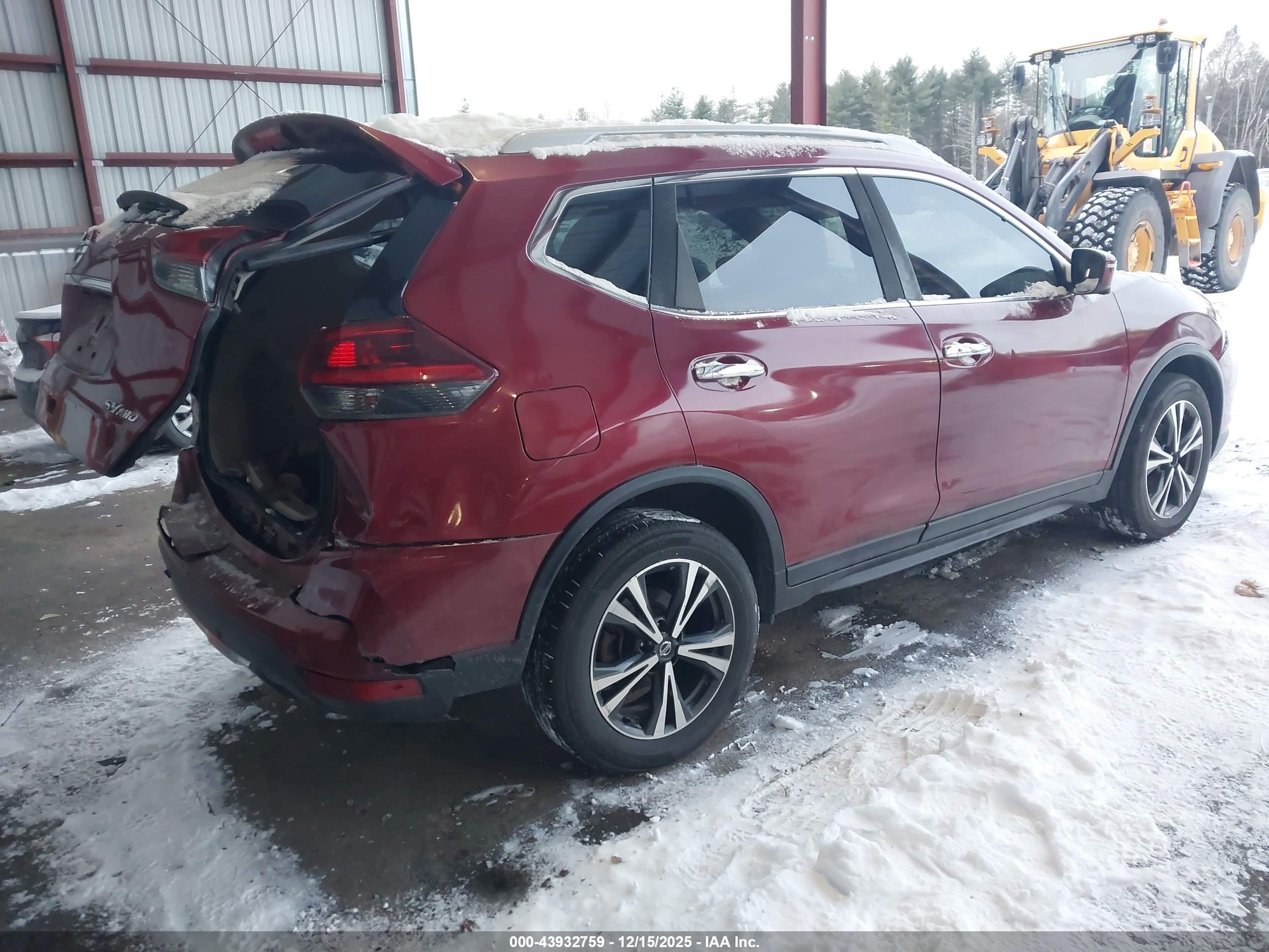 NISSAN ROGUE image 4