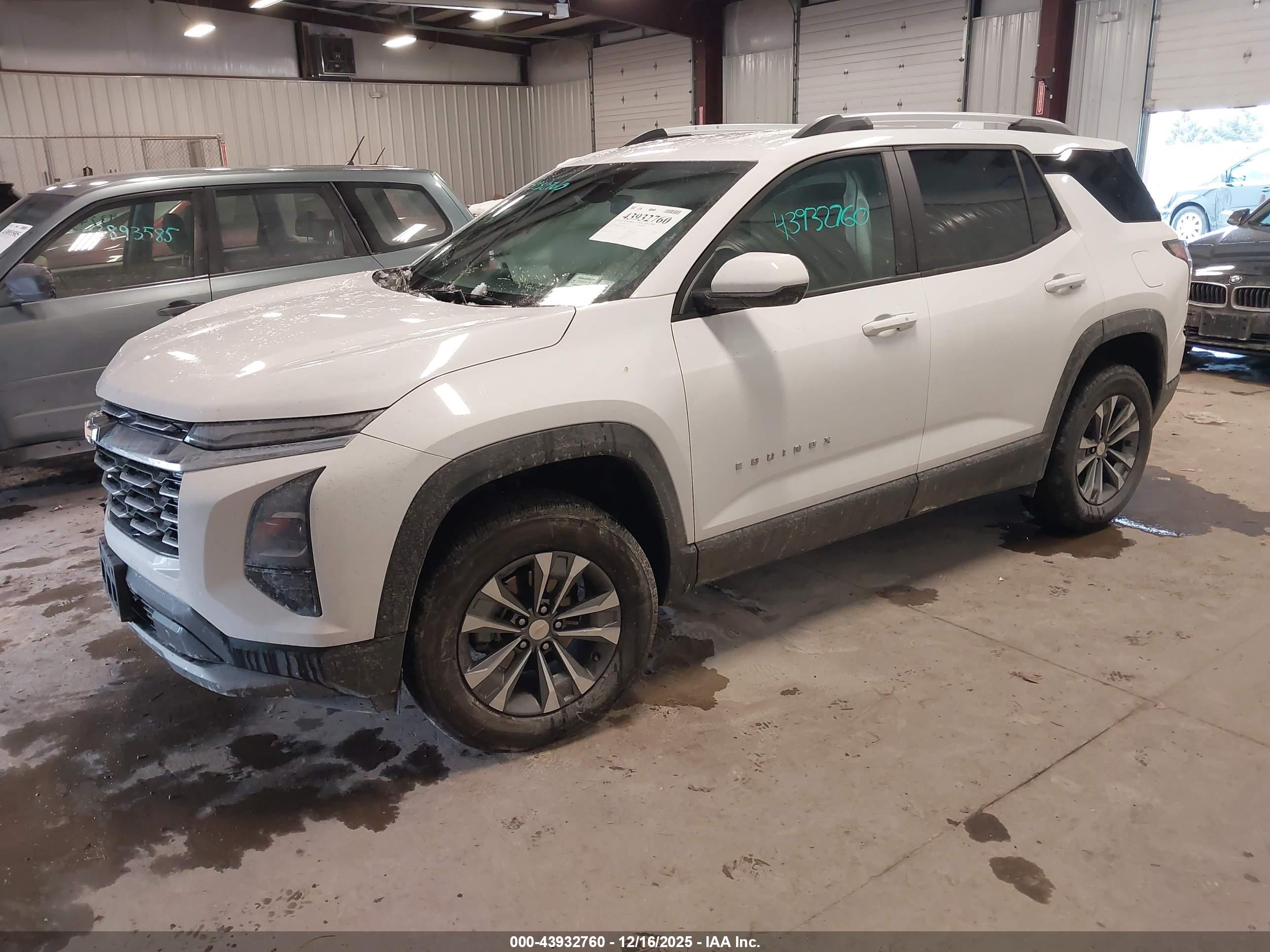 CHEVROLET EQUINOX image 2