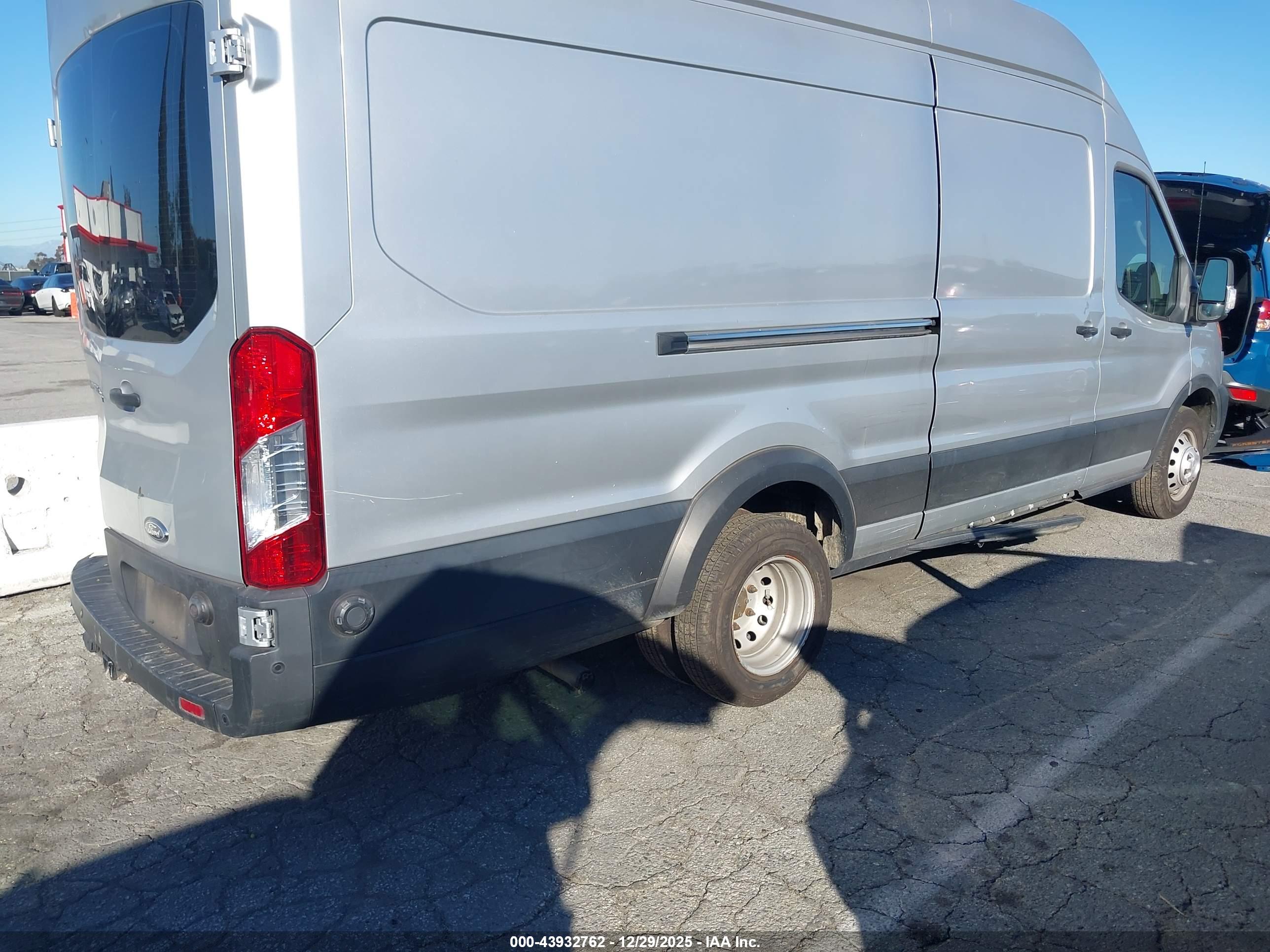 FORD TRANSIT-350 image 4