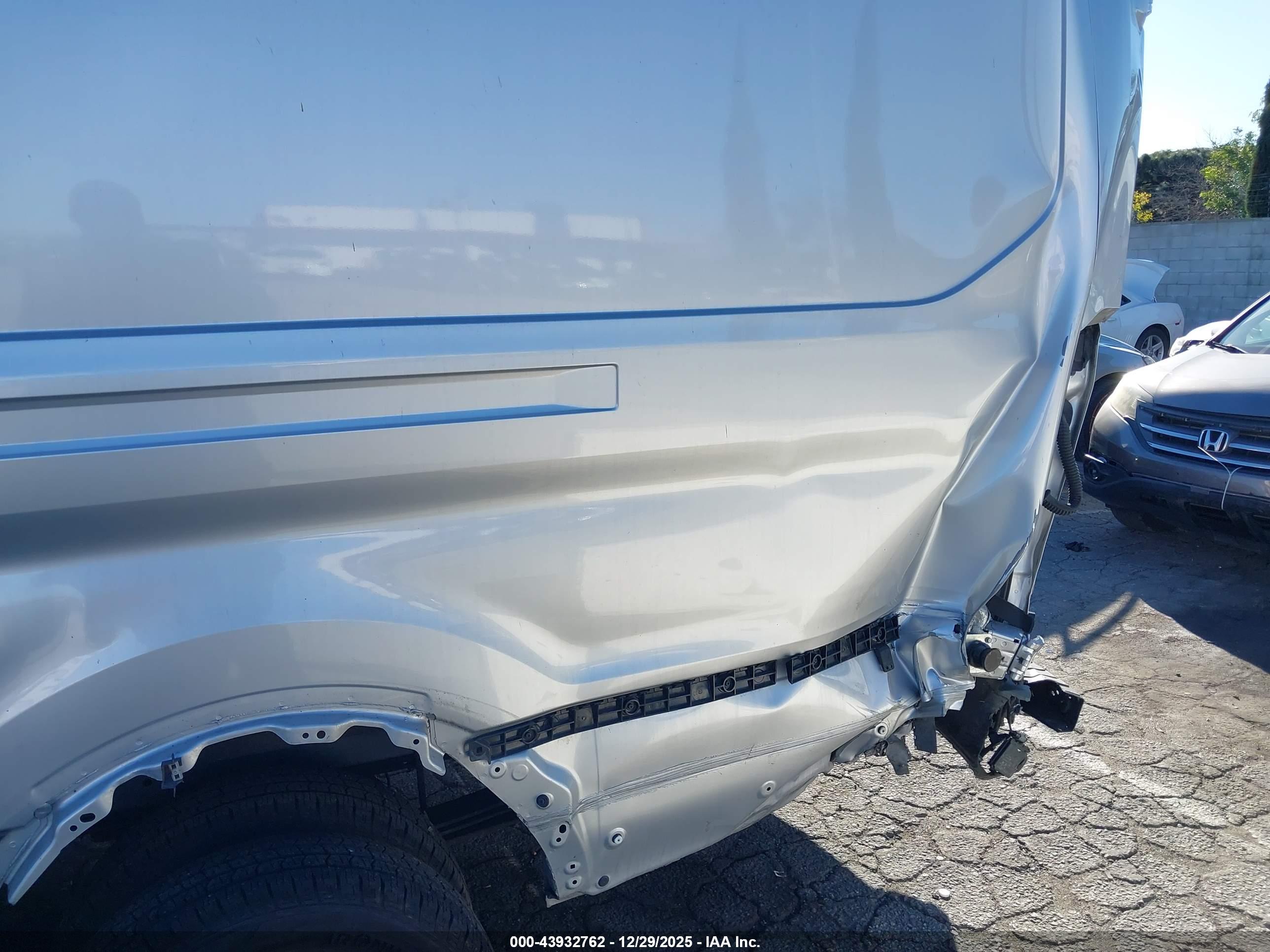 FORD TRANSIT-350 image 6