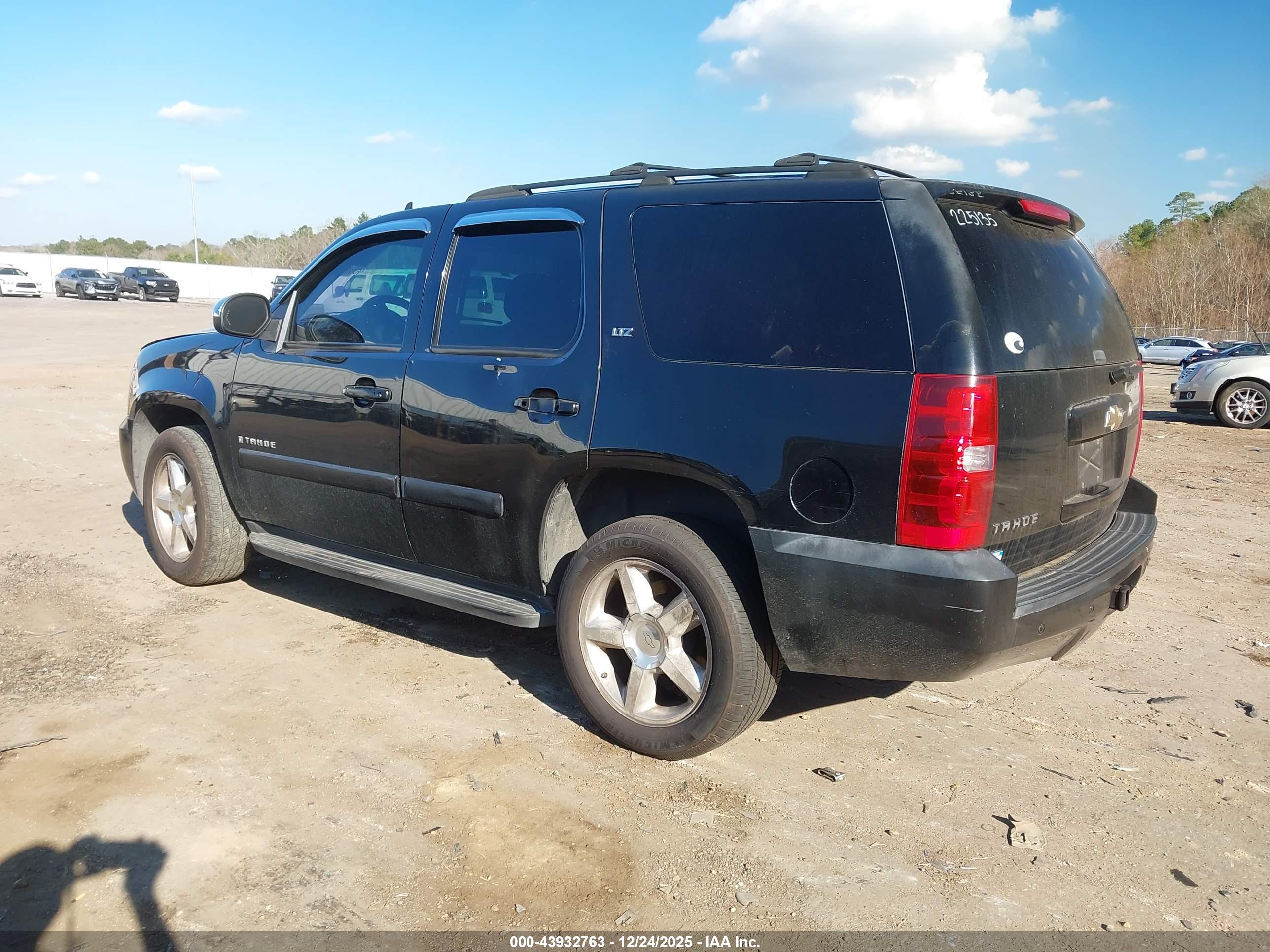 CHEVROLET TAHOE image 3