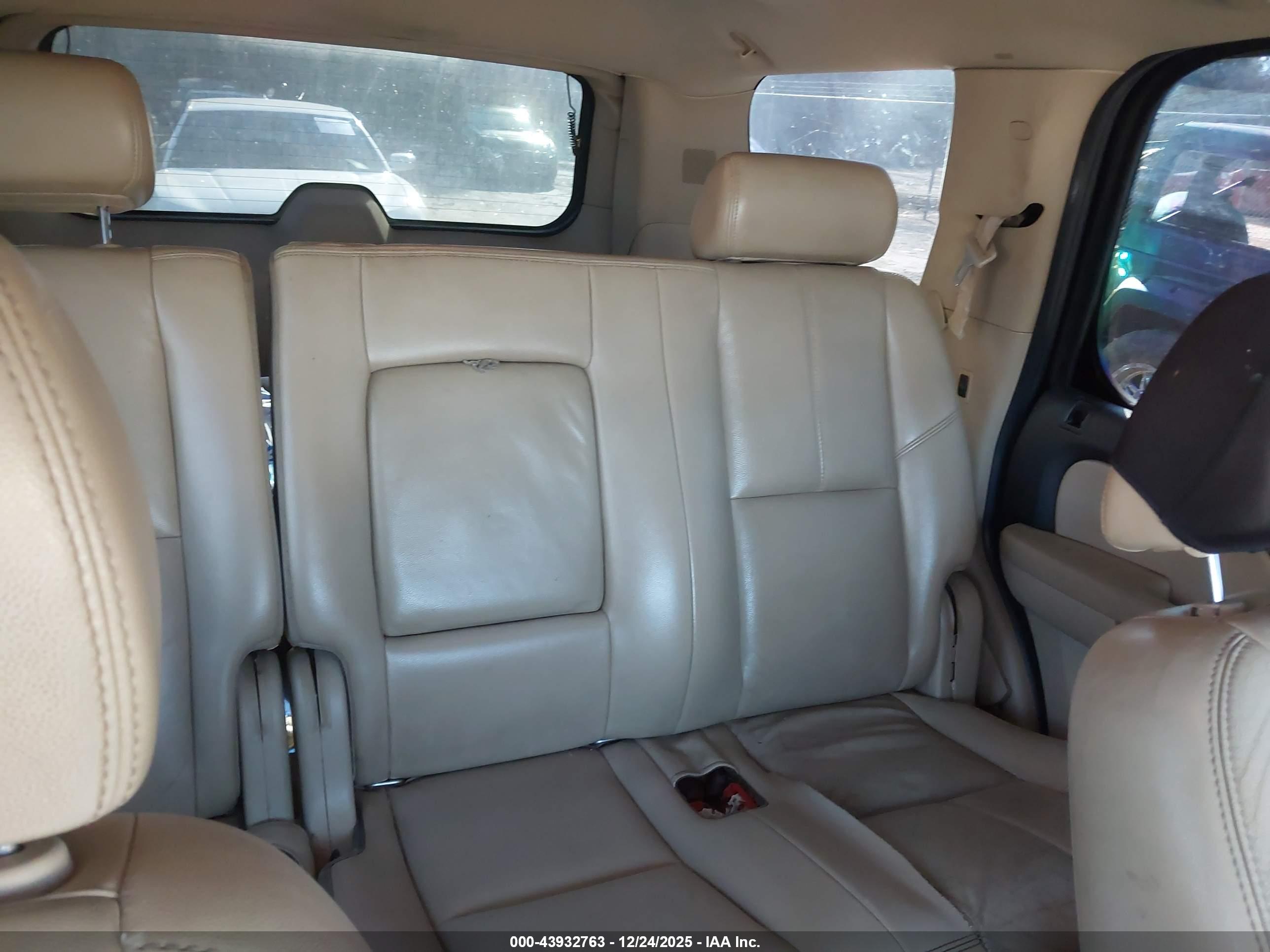 CHEVROLET TAHOE image 8