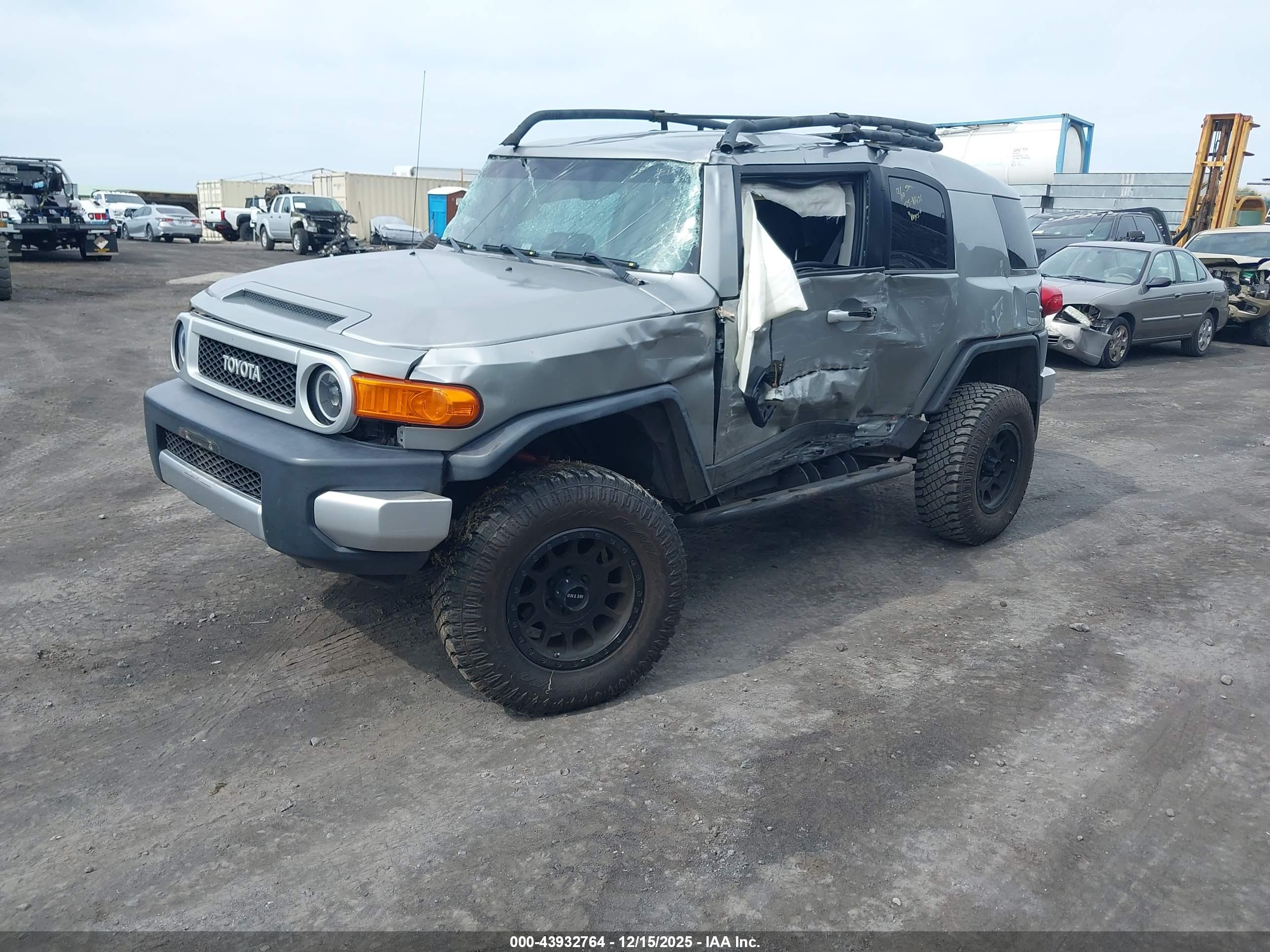 TOYOTA FJ image 2