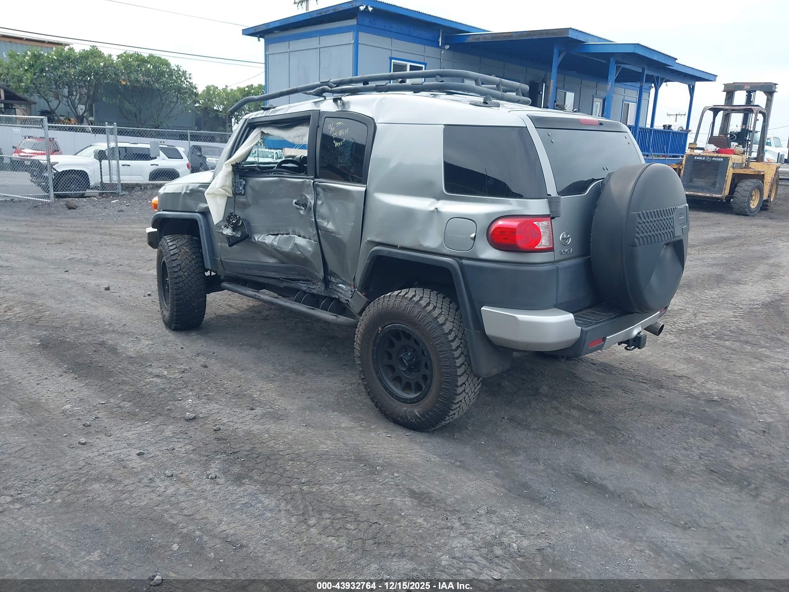 TOYOTA FJ image 3