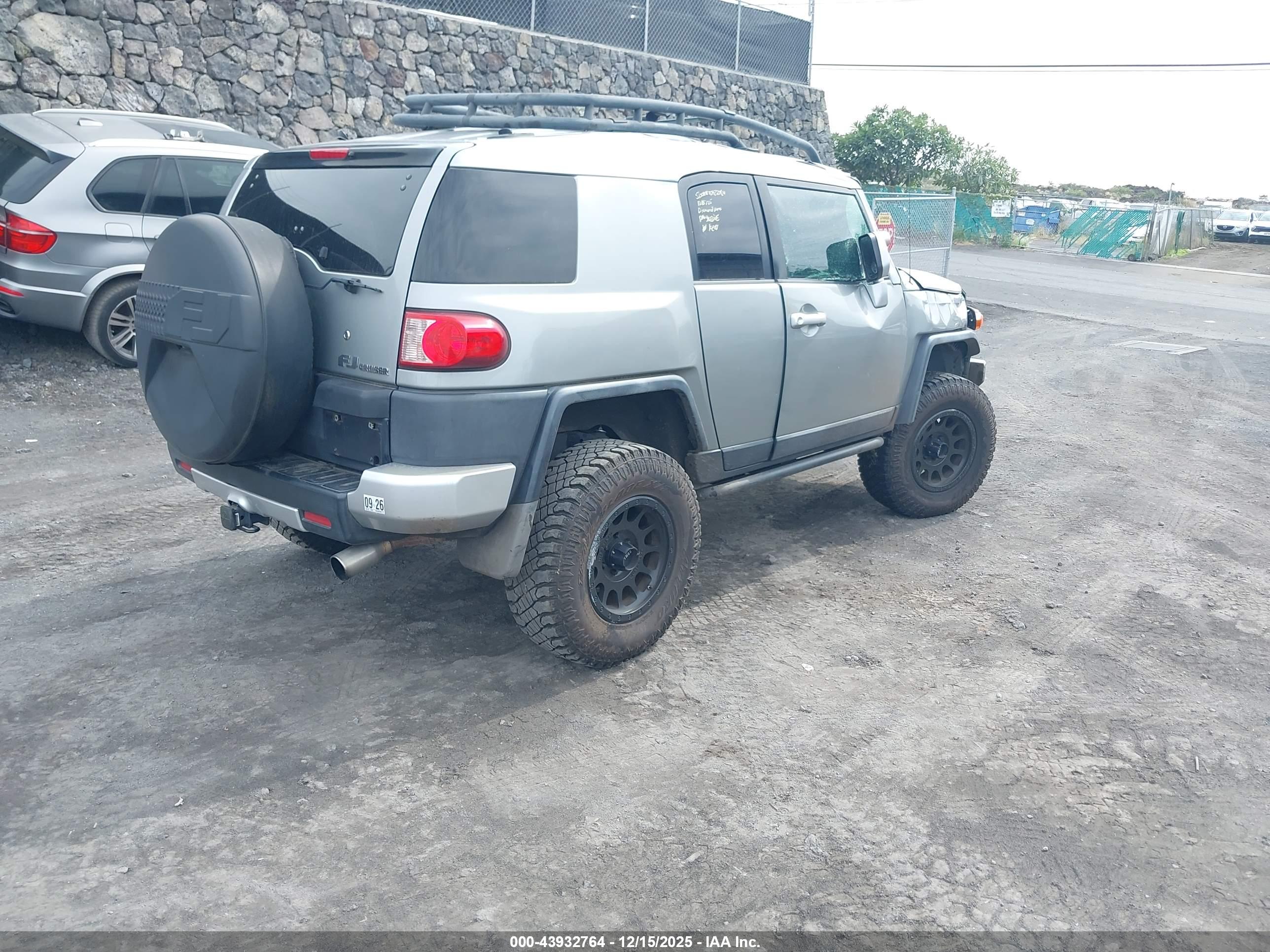 TOYOTA FJ image 4