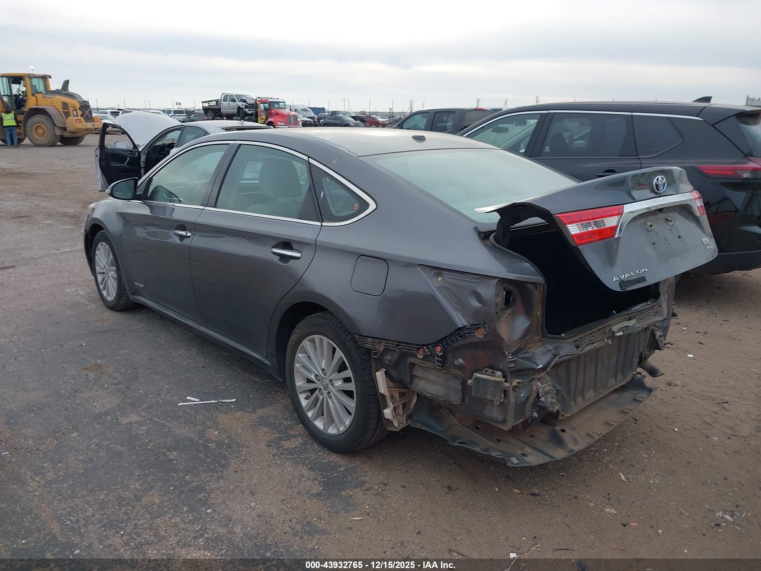 TOYOTA AVALON image 3