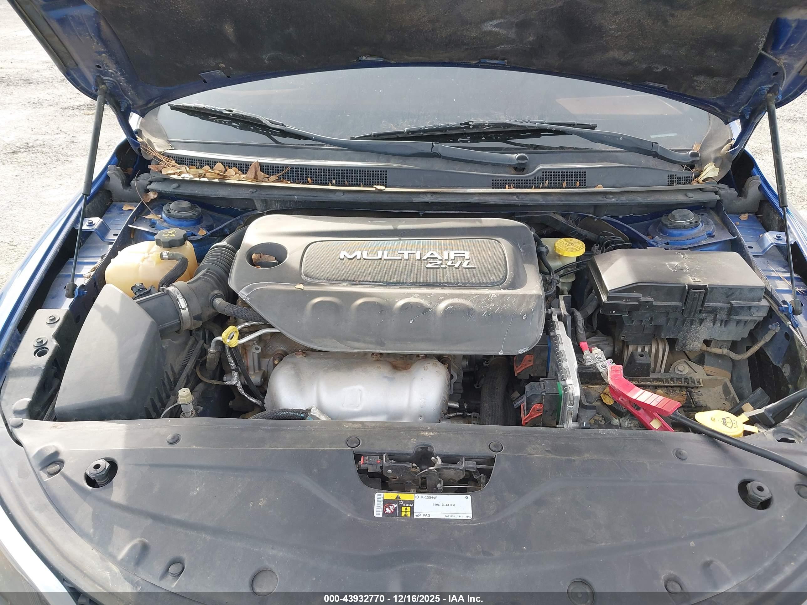 CHRYSLER 200 image 10