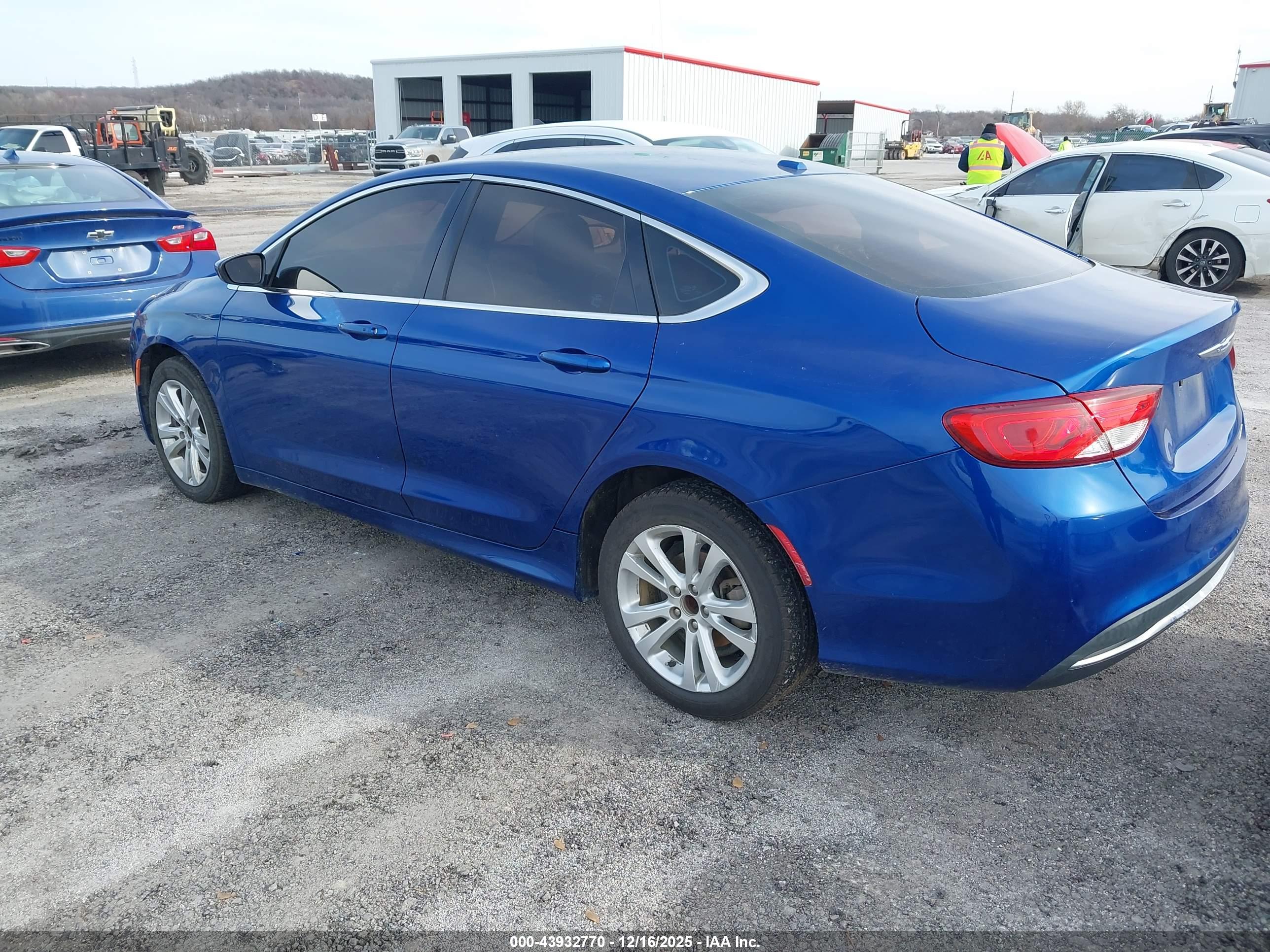 CHRYSLER 200 image 3