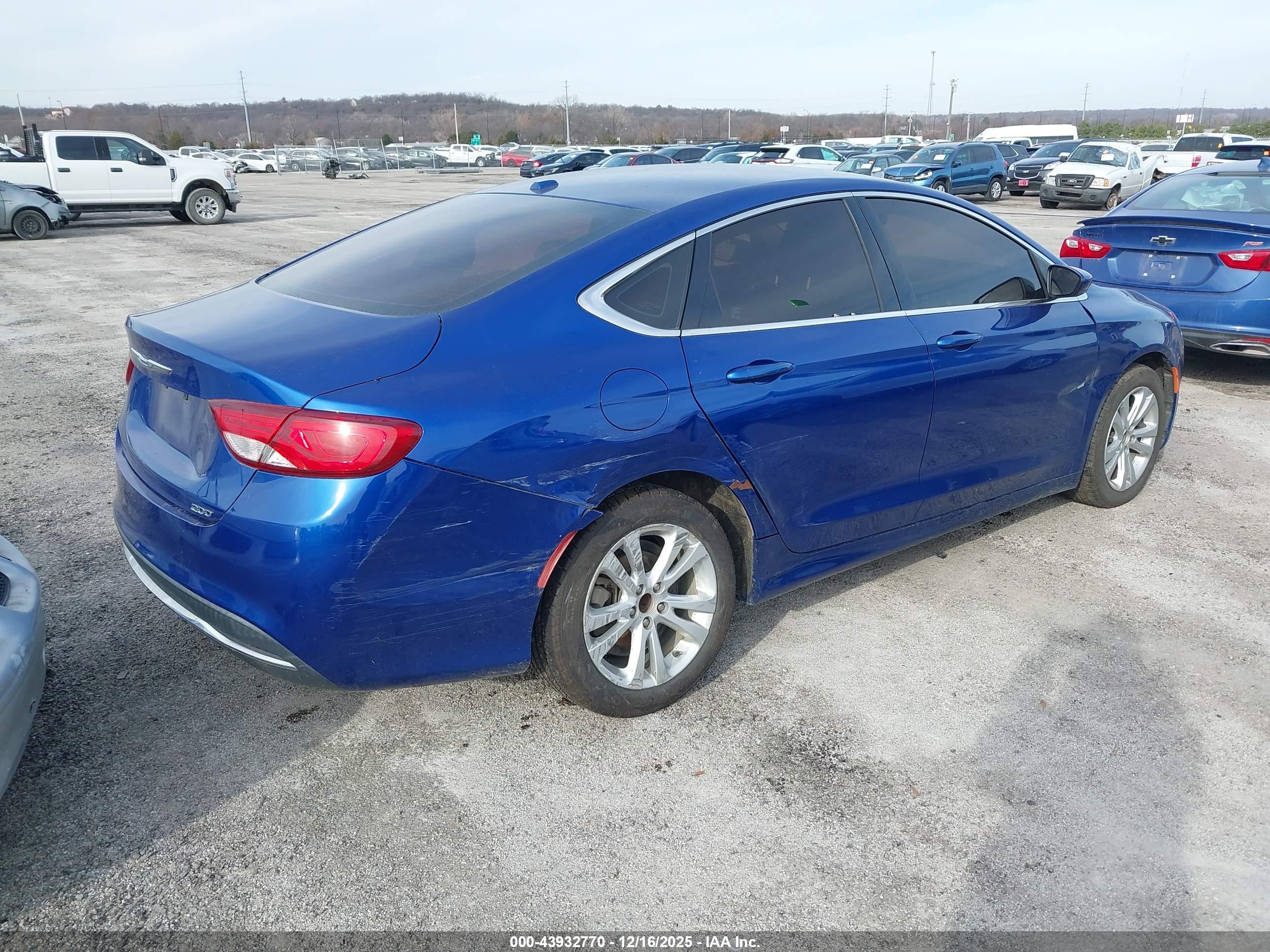 CHRYSLER 200 image 4