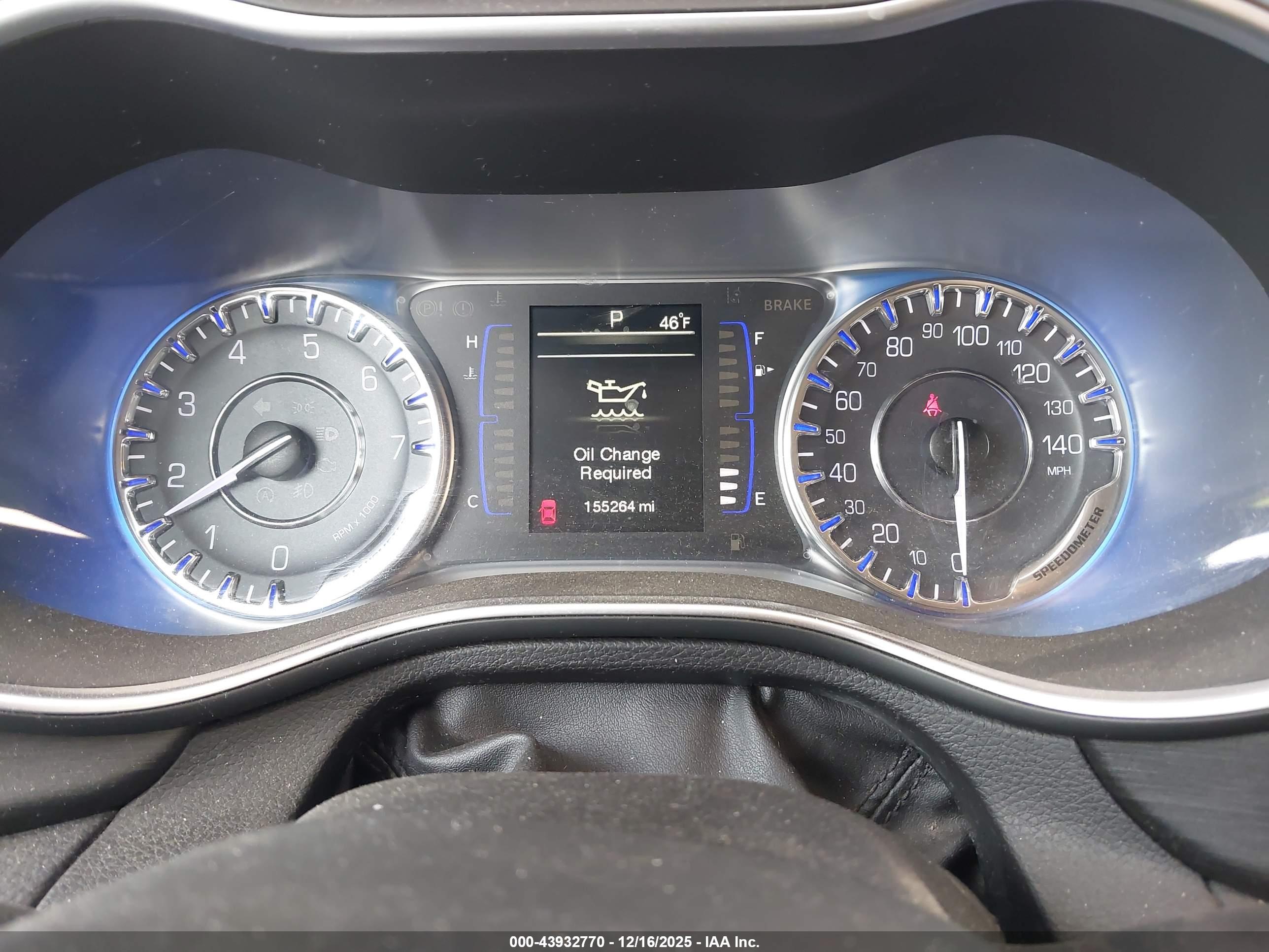 CHRYSLER 200 image 7