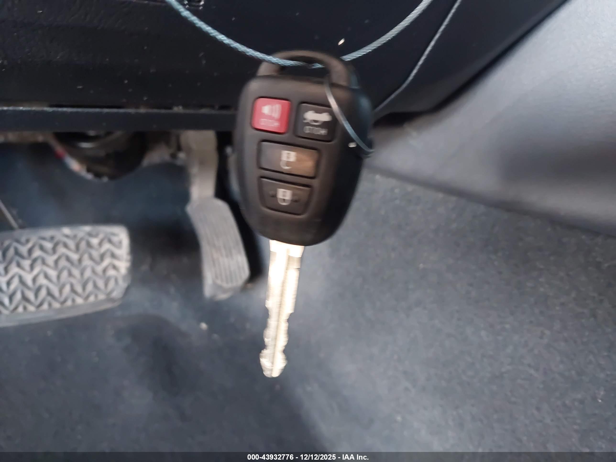 TOYOTA CAMRY image 11