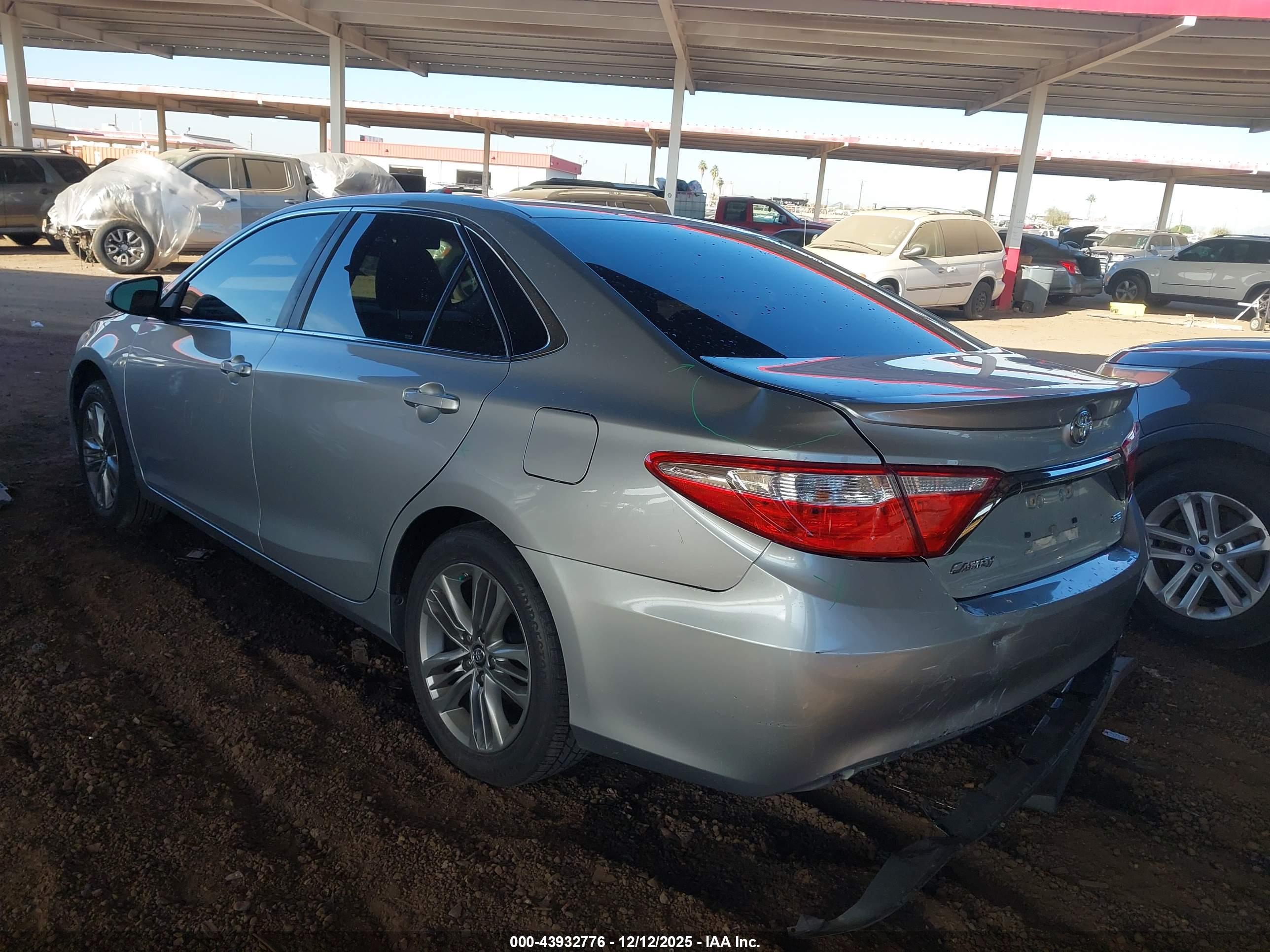 TOYOTA CAMRY image 3
