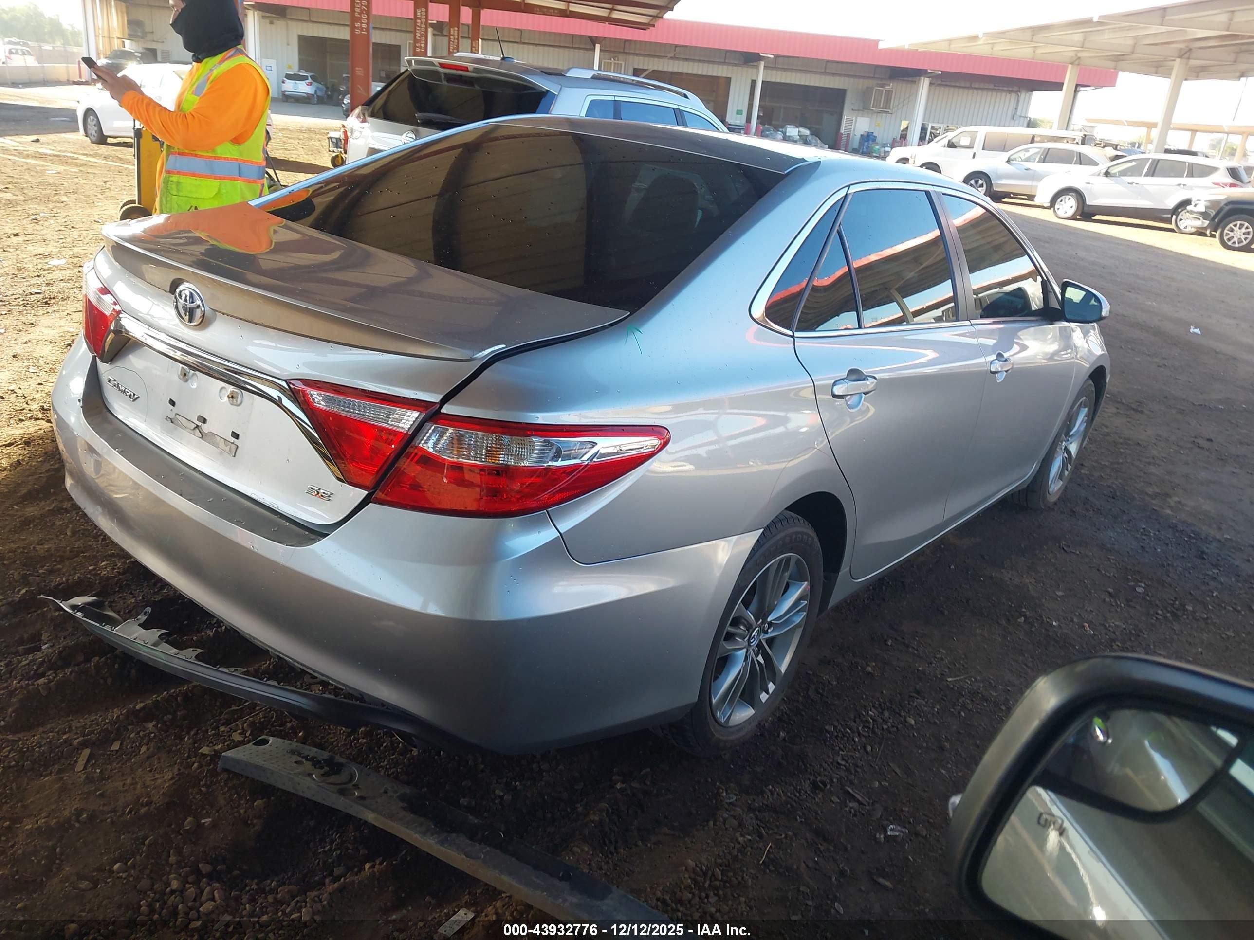 TOYOTA CAMRY image 4