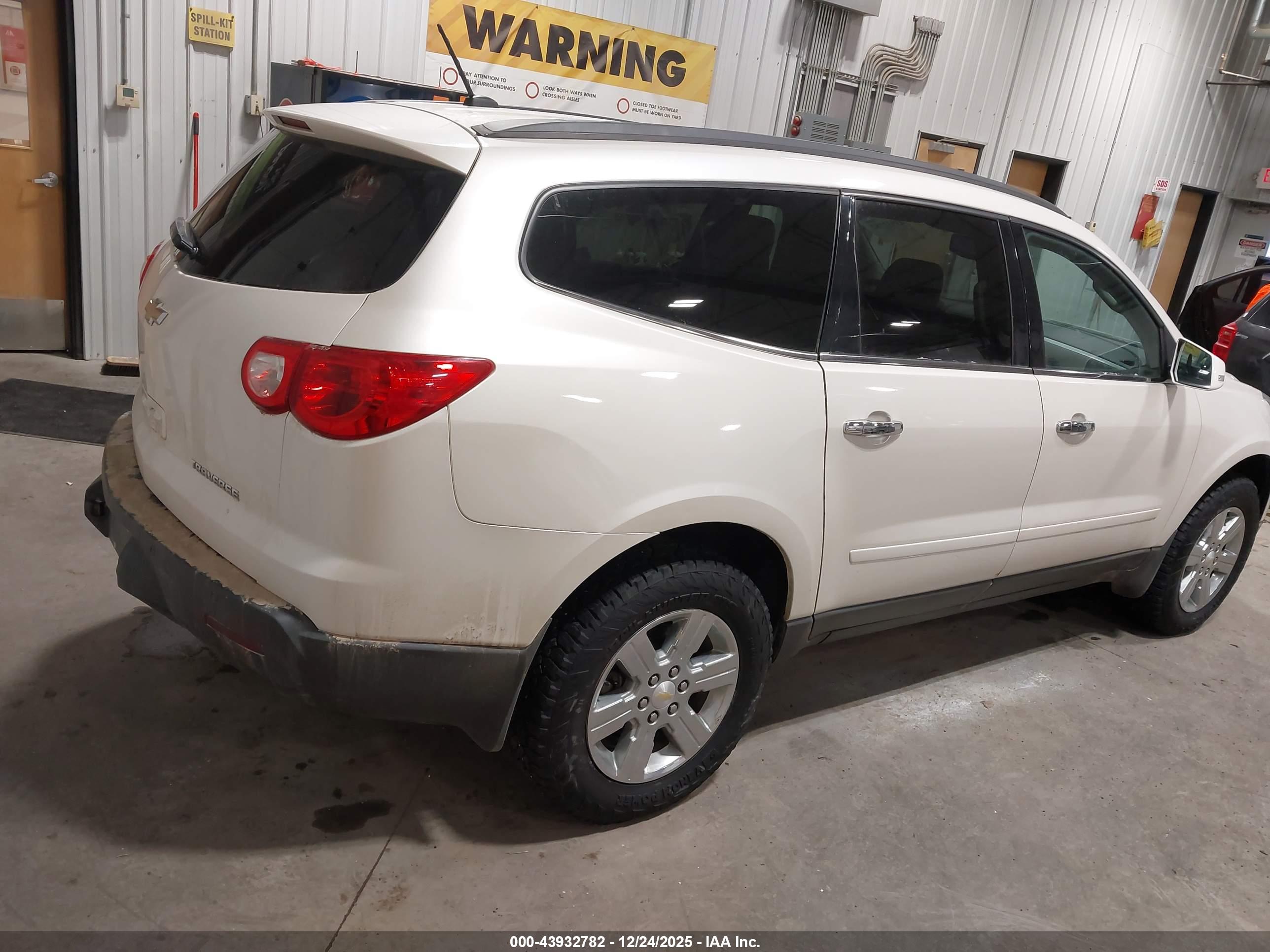 CHEVROLET TRAVERSE image 4