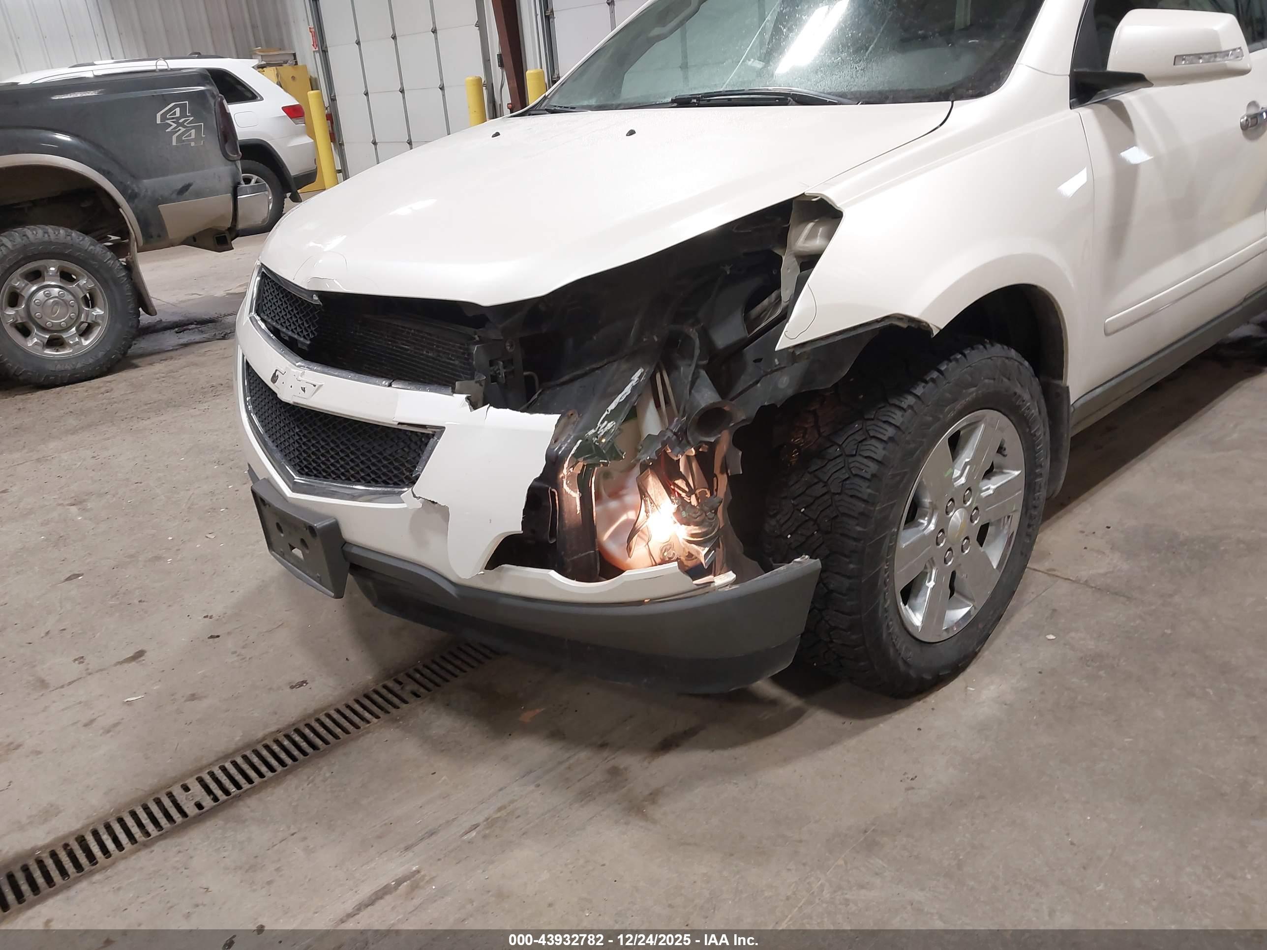 CHEVROLET TRAVERSE image 6