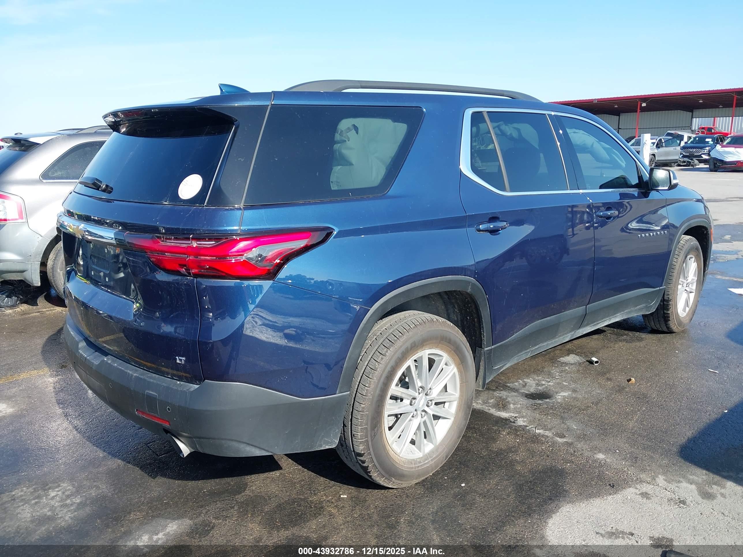 CHEVROLET TRAVERSE image 4