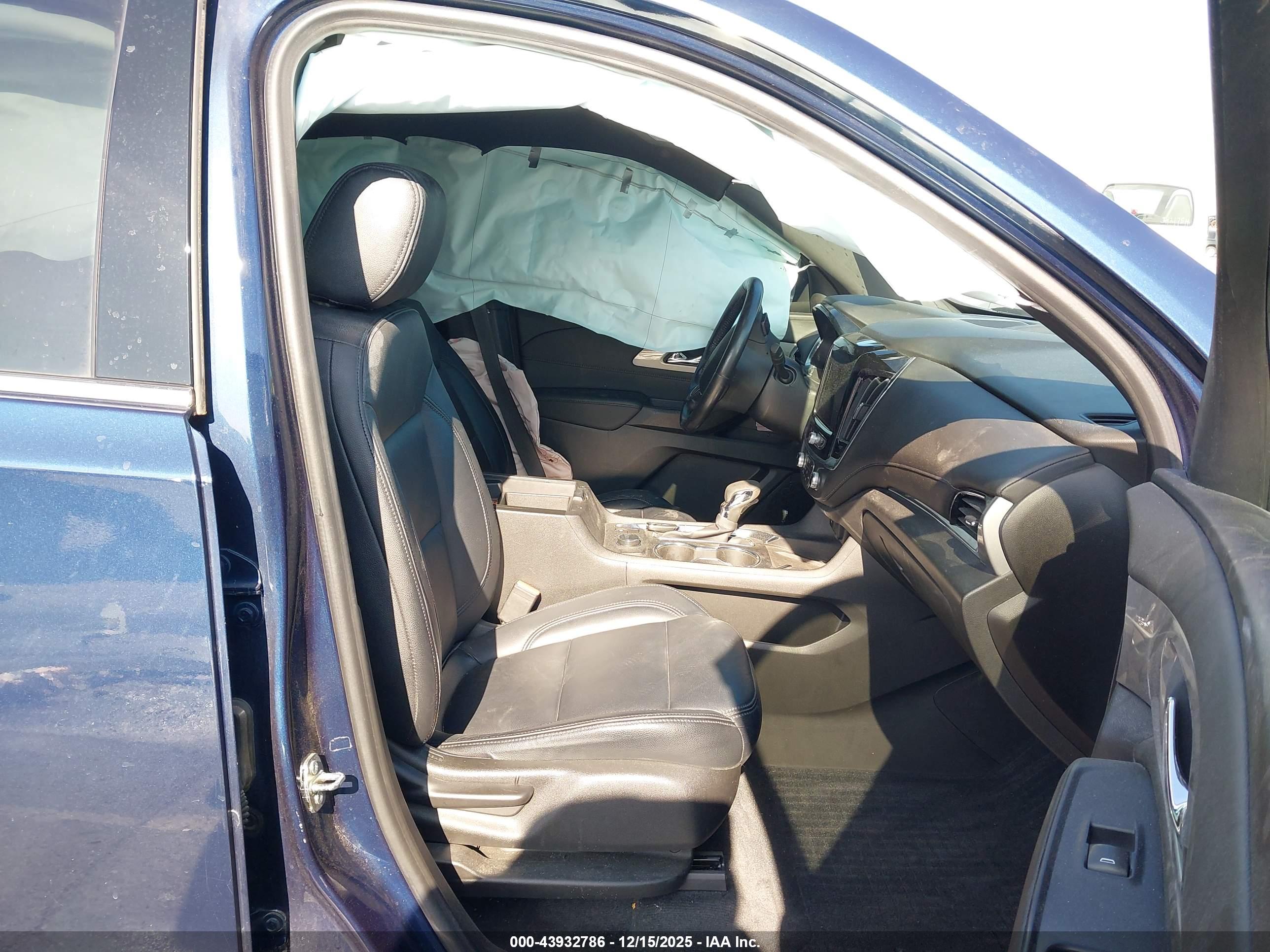 CHEVROLET TRAVERSE image 5