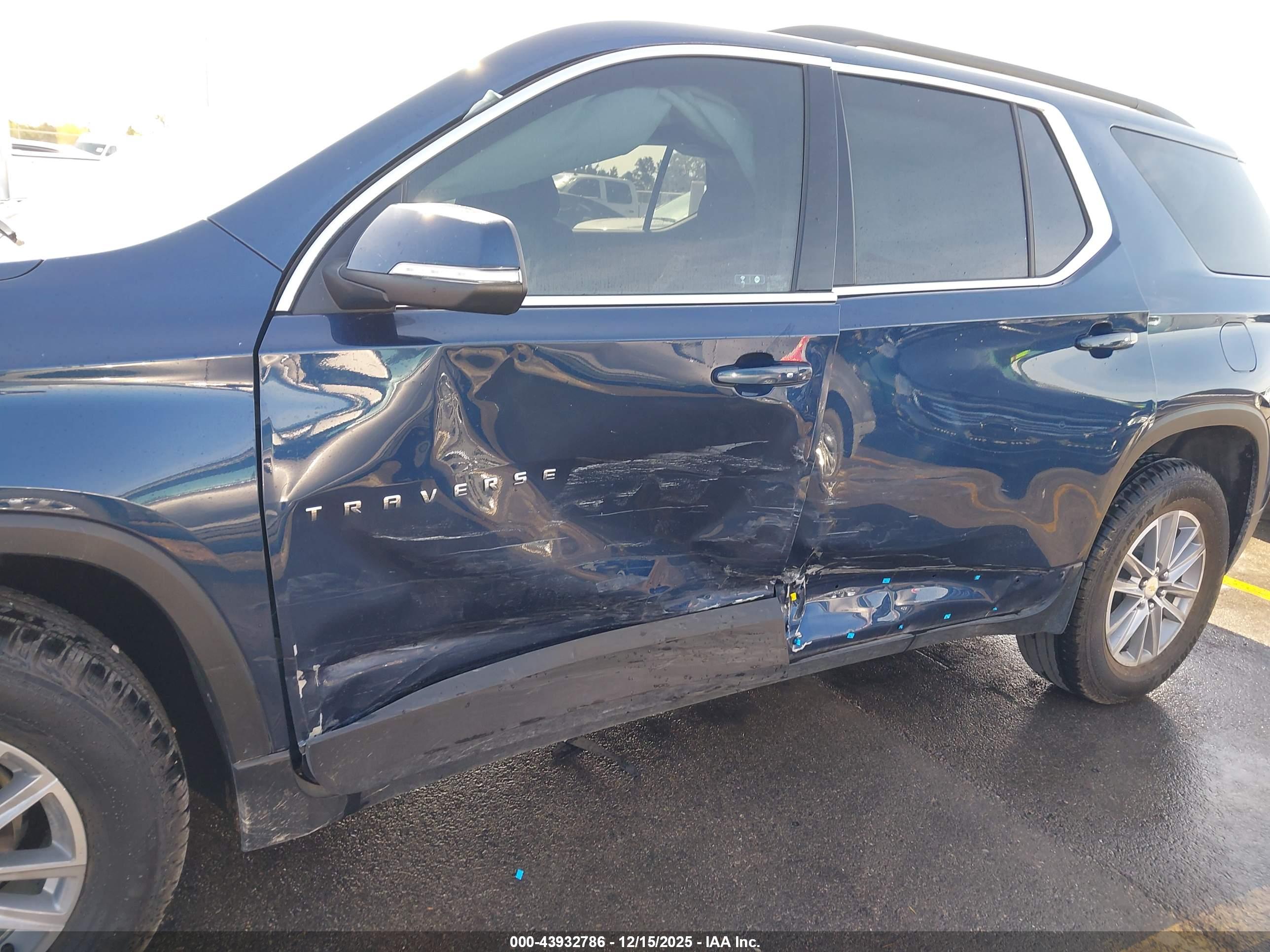 CHEVROLET TRAVERSE image 6