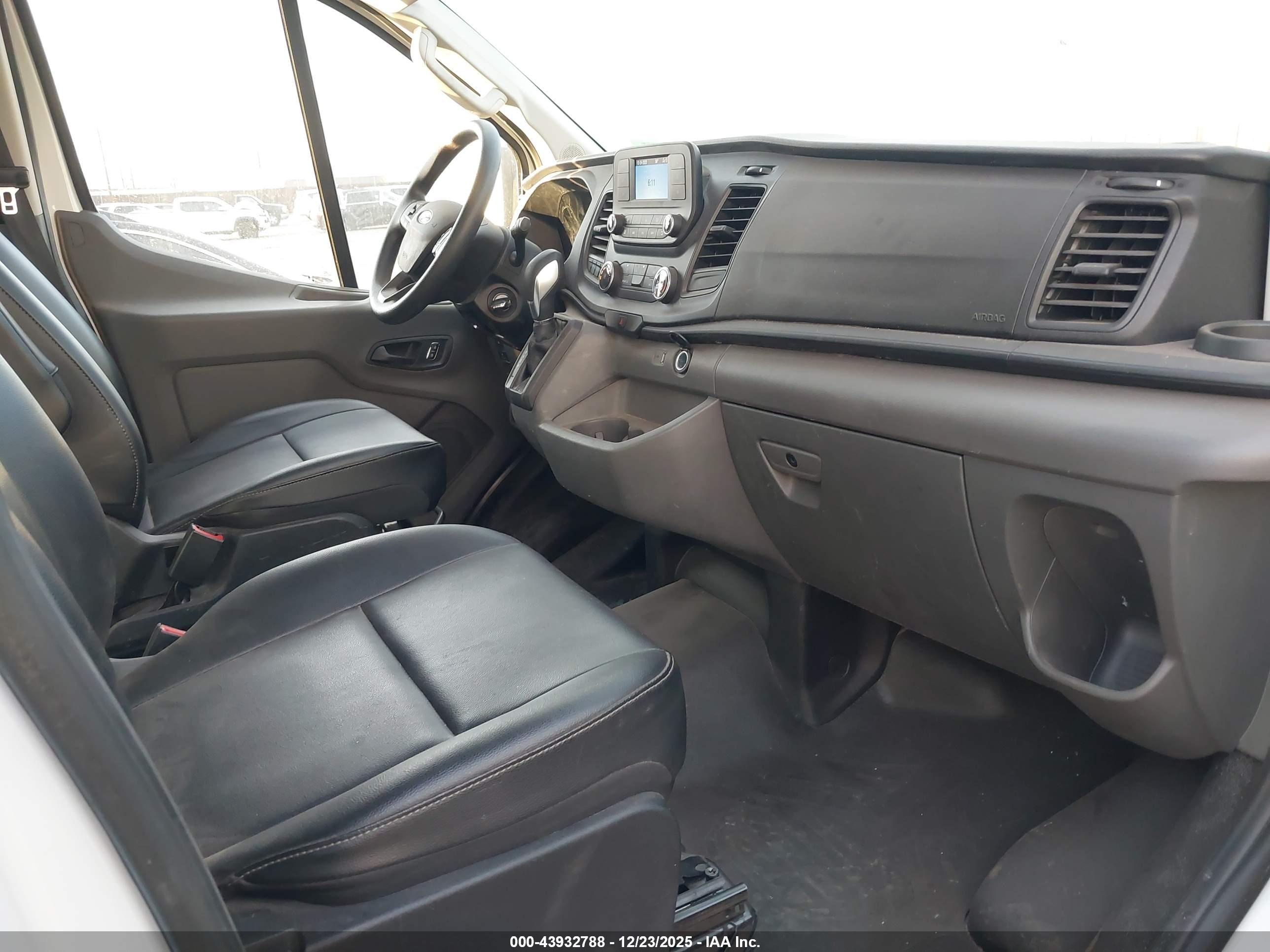 FORD TRANSIT-250 image 5