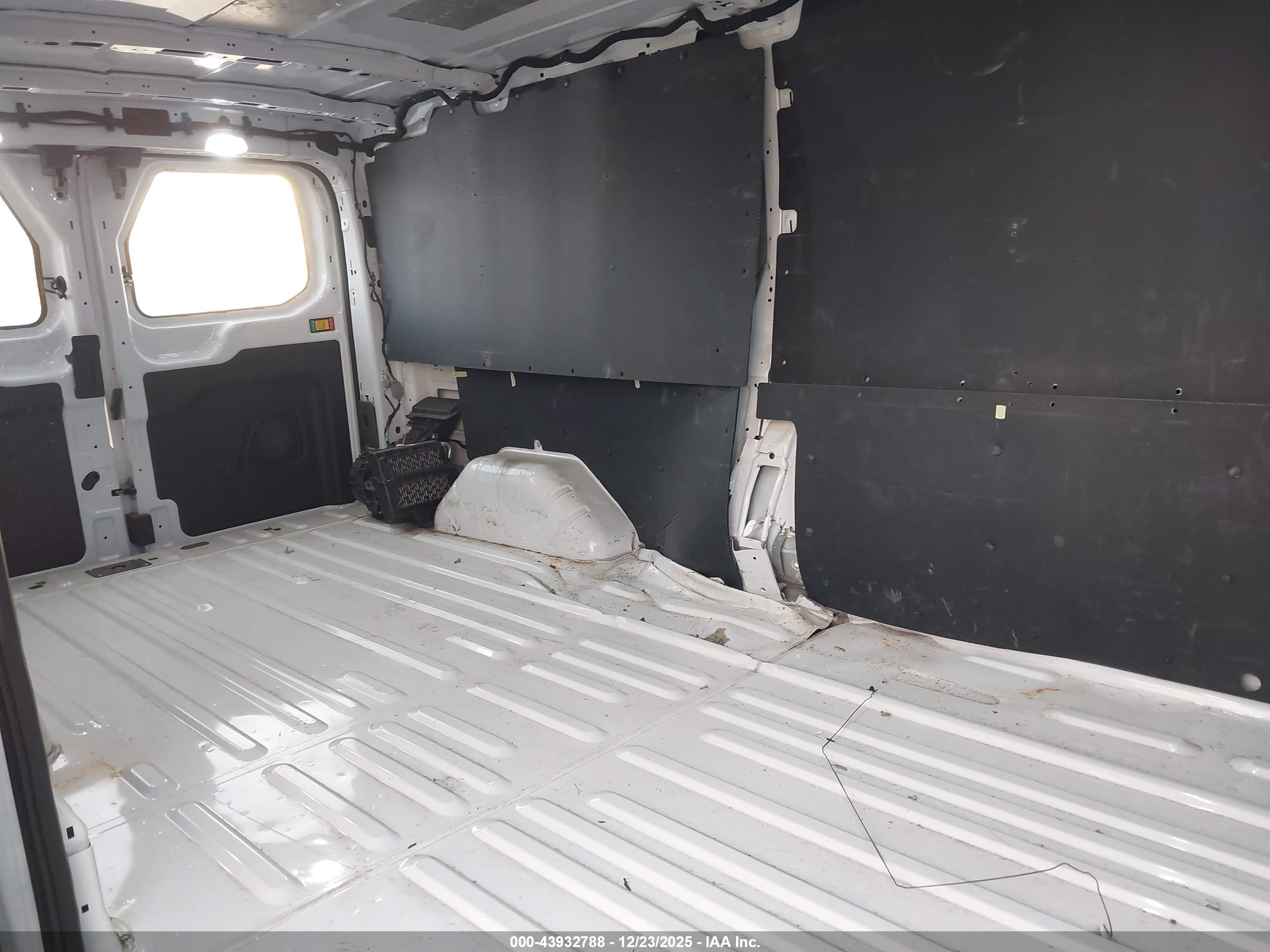 FORD TRANSIT-250 image 8