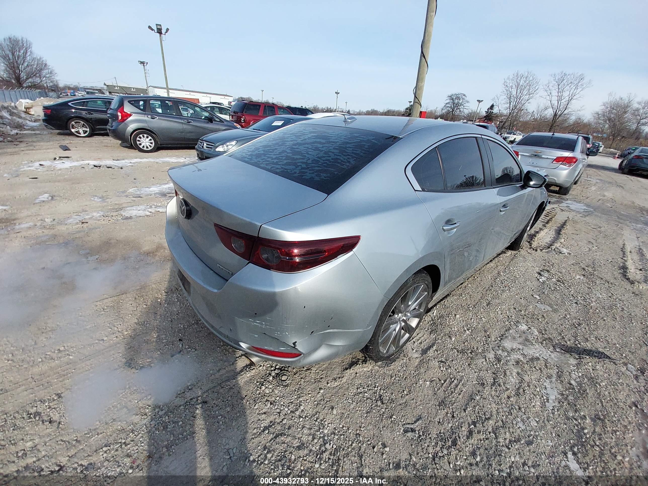 MAZDA MAZDA3 image 4