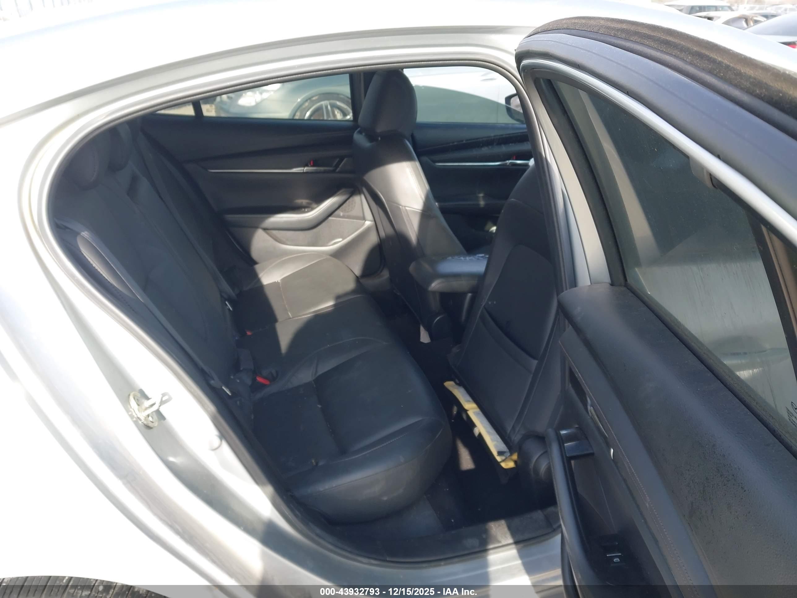 MAZDA MAZDA3 image 8