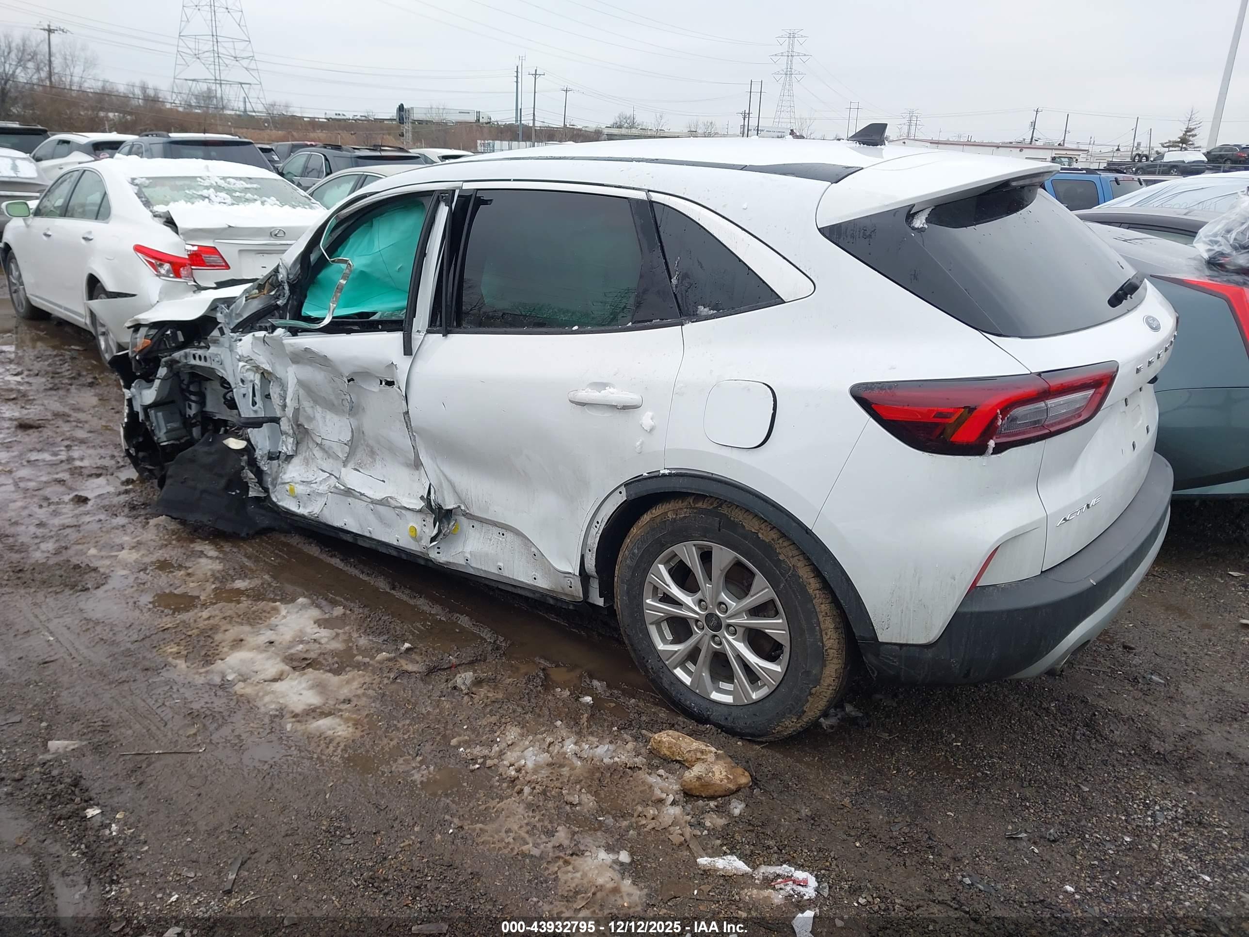 FORD ESCAPE image 3