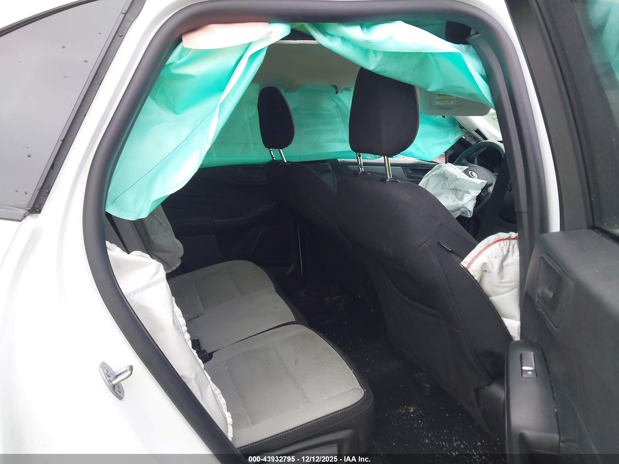 FORD ESCAPE image 8
