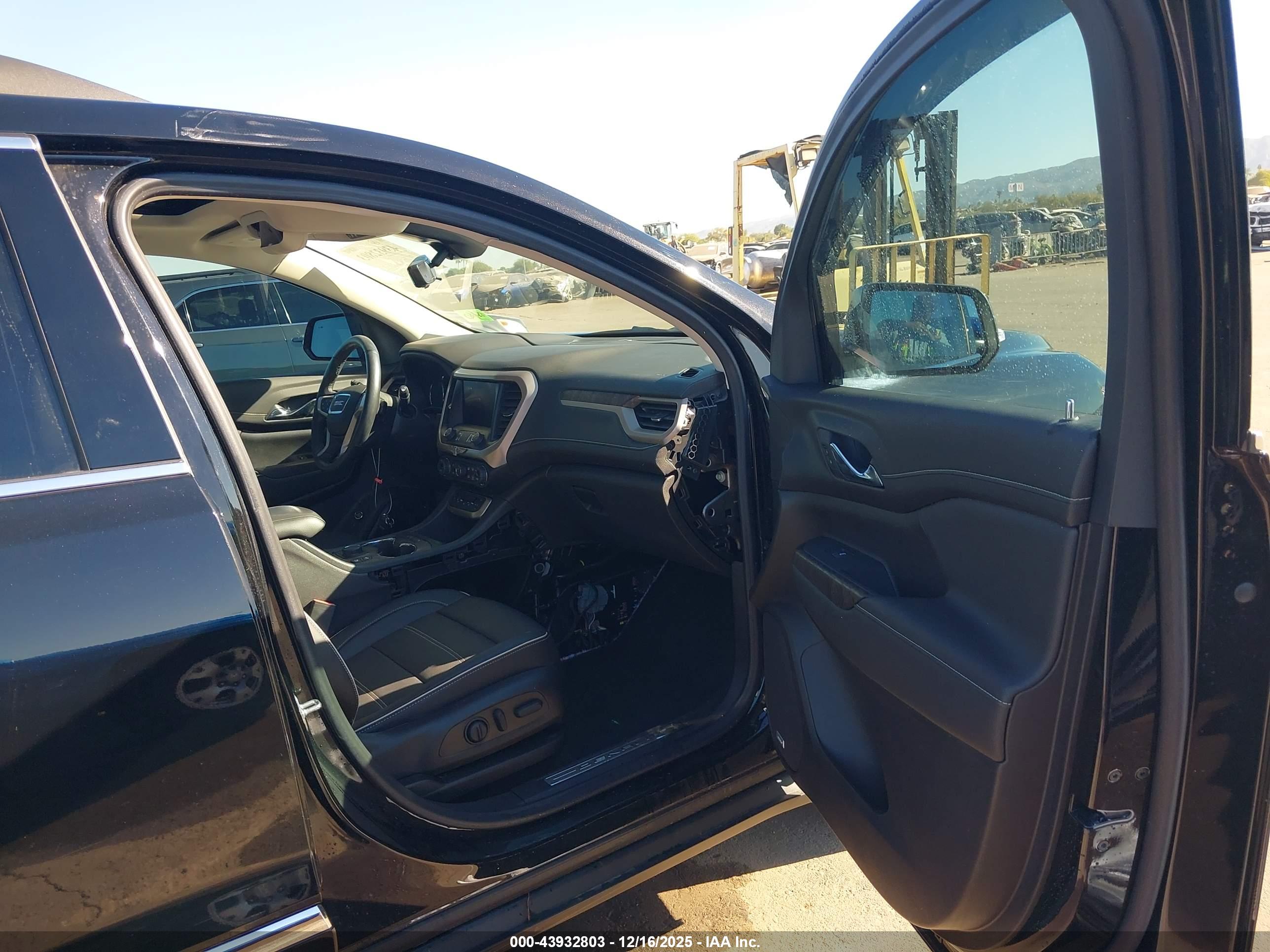 GMC ACADIA image 5