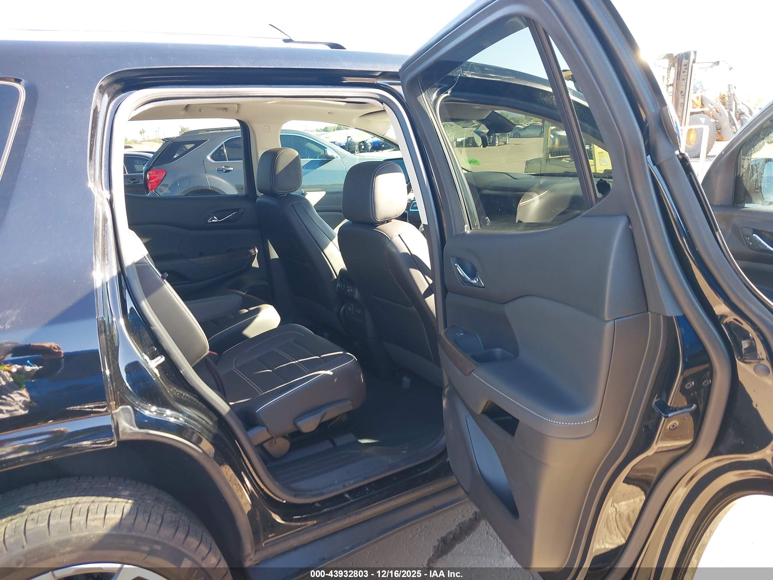 GMC ACADIA image 8