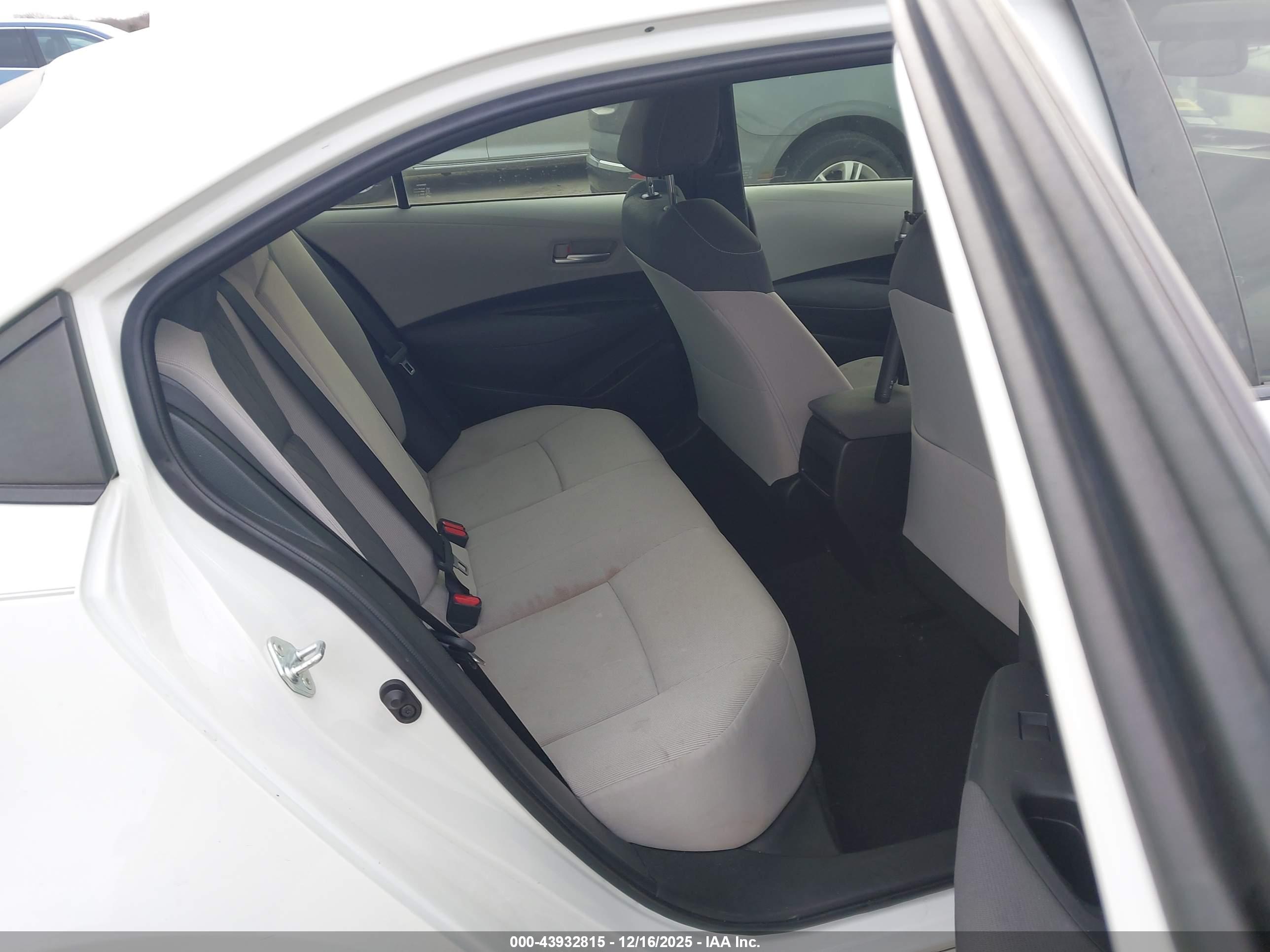 TOYOTA COROLLA image 8