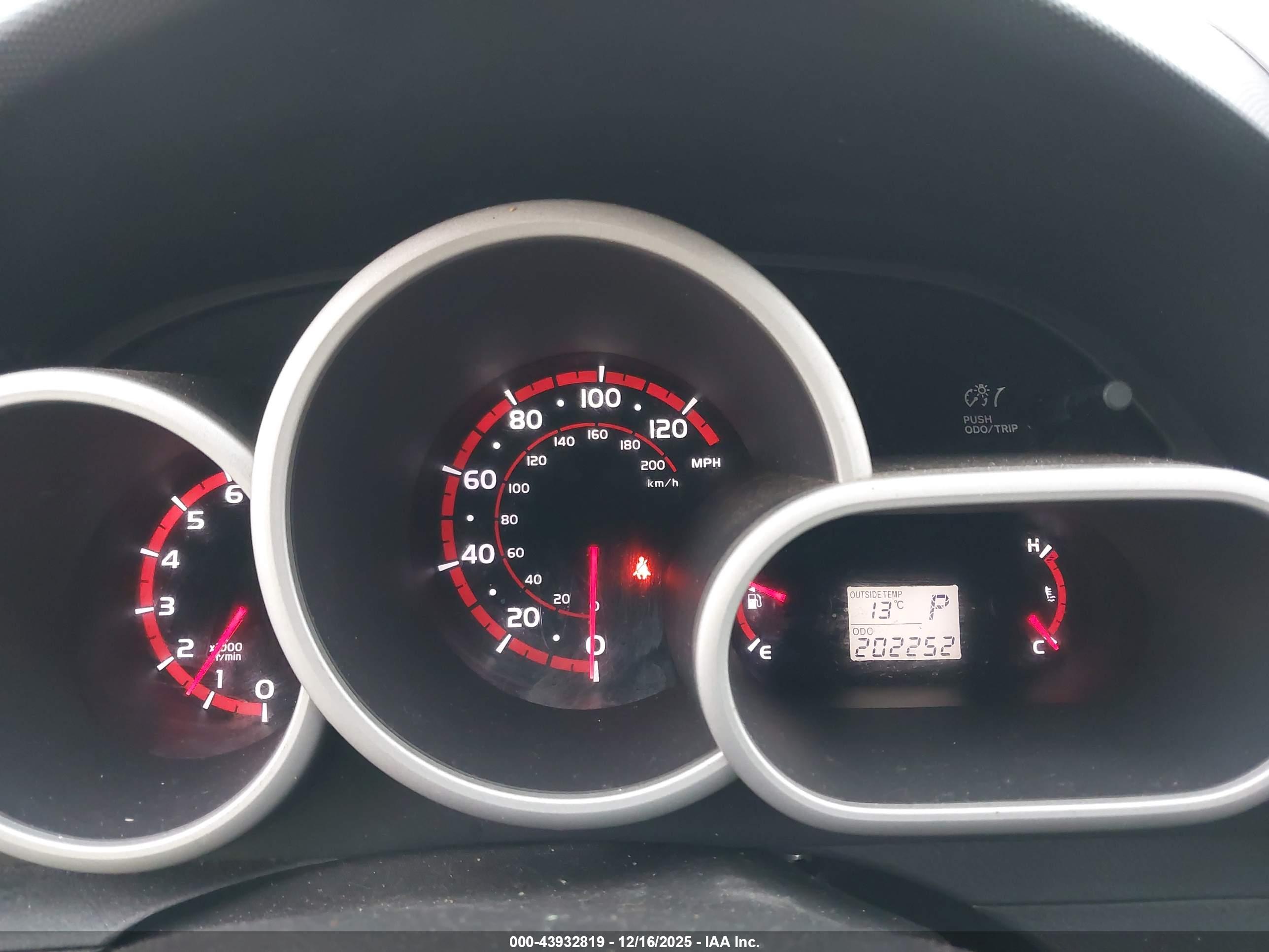 PONTIAC VIBE image 7