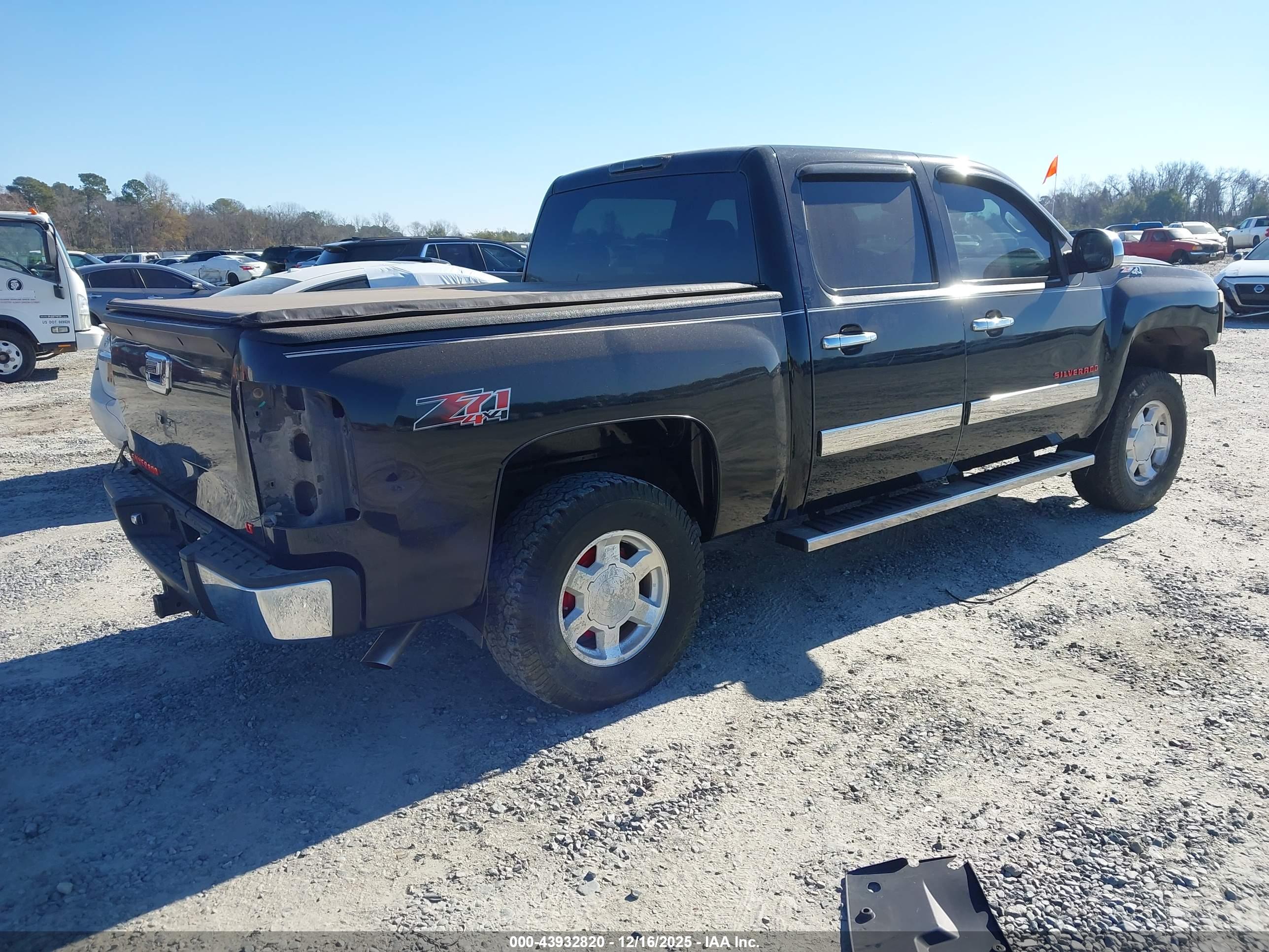CHEVROLET SILVERADO image 4
