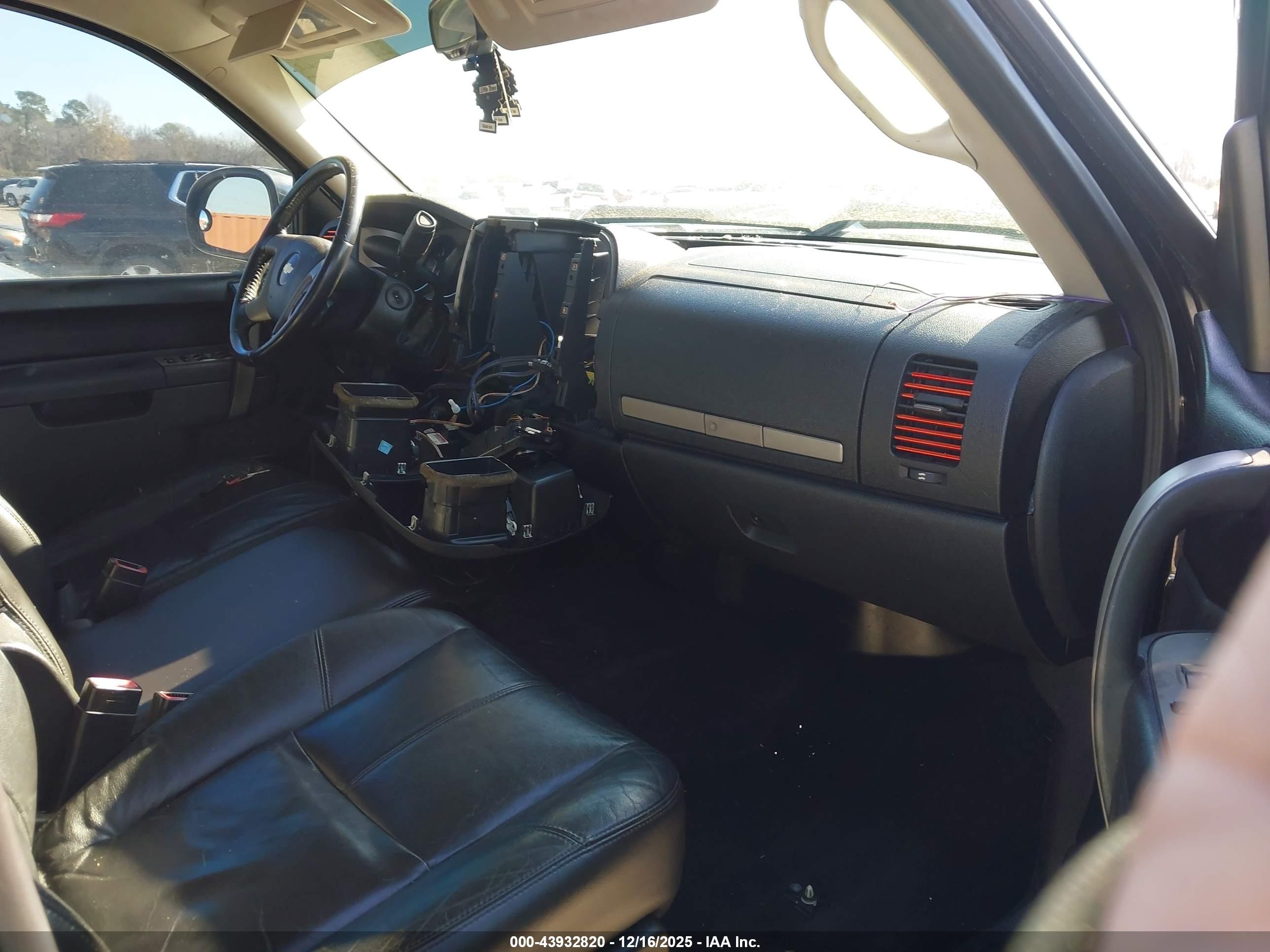 CHEVROLET SILVERADO image 5