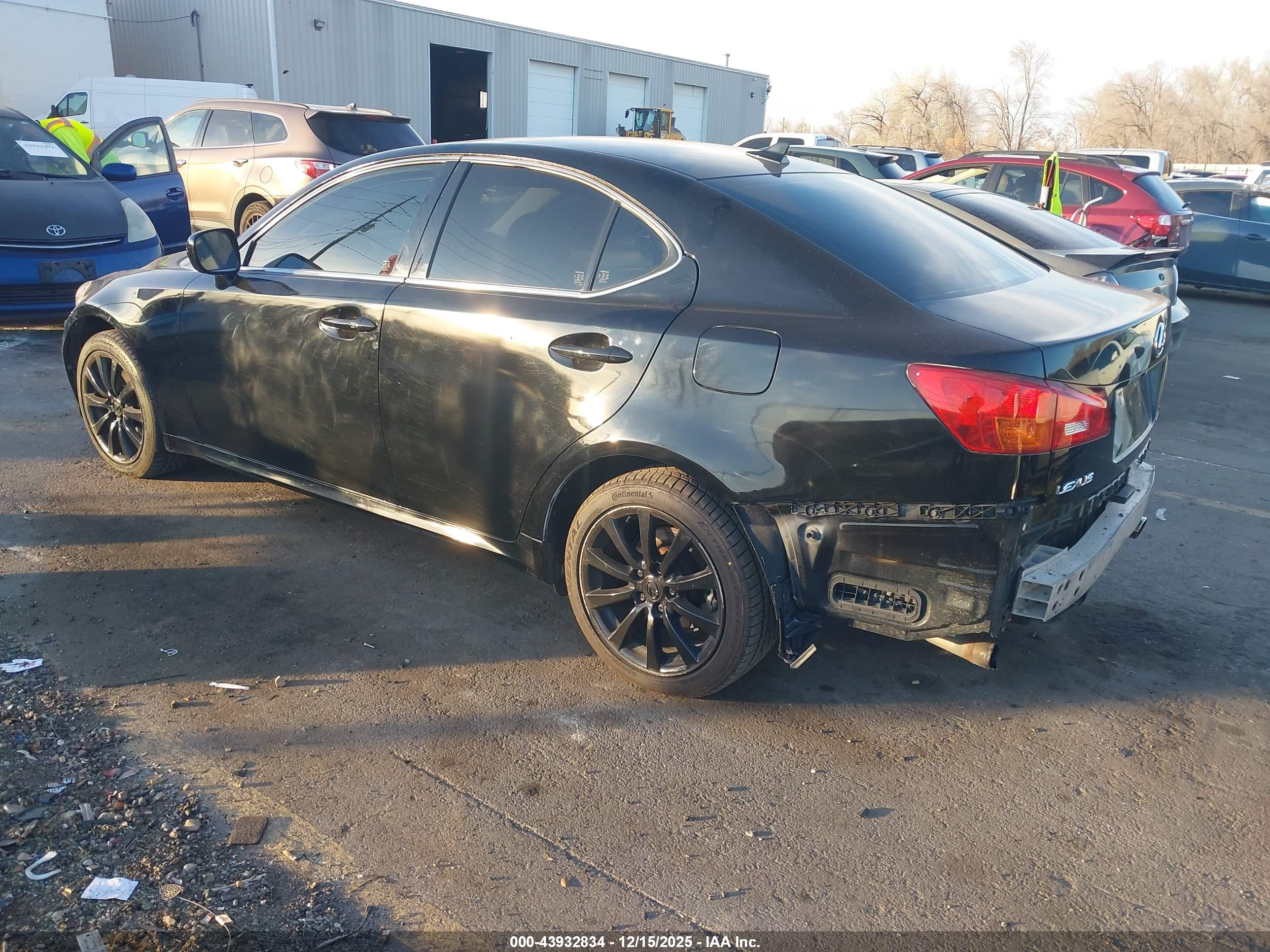 LEXUS IS image 3