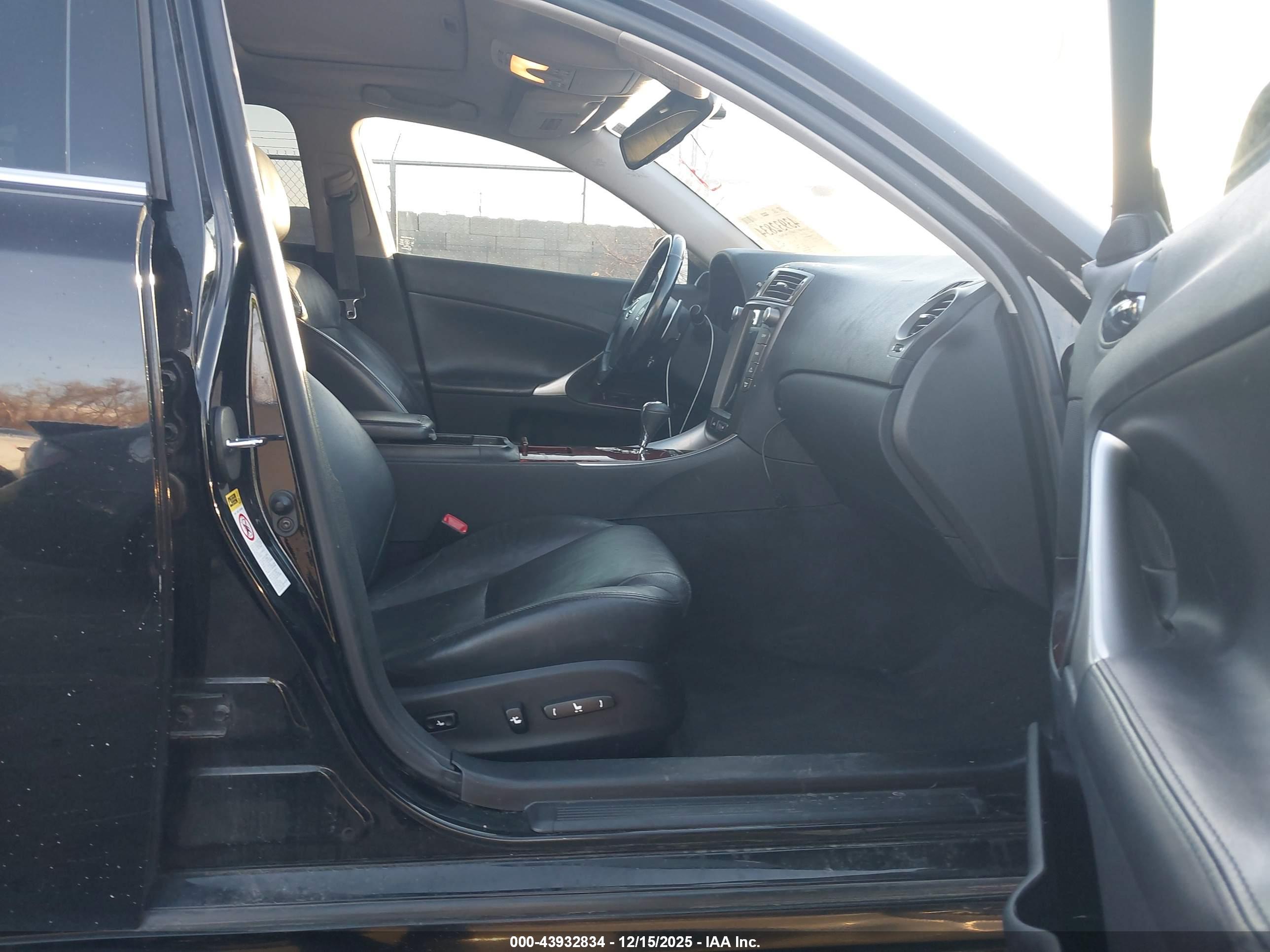 LEXUS IS image 5