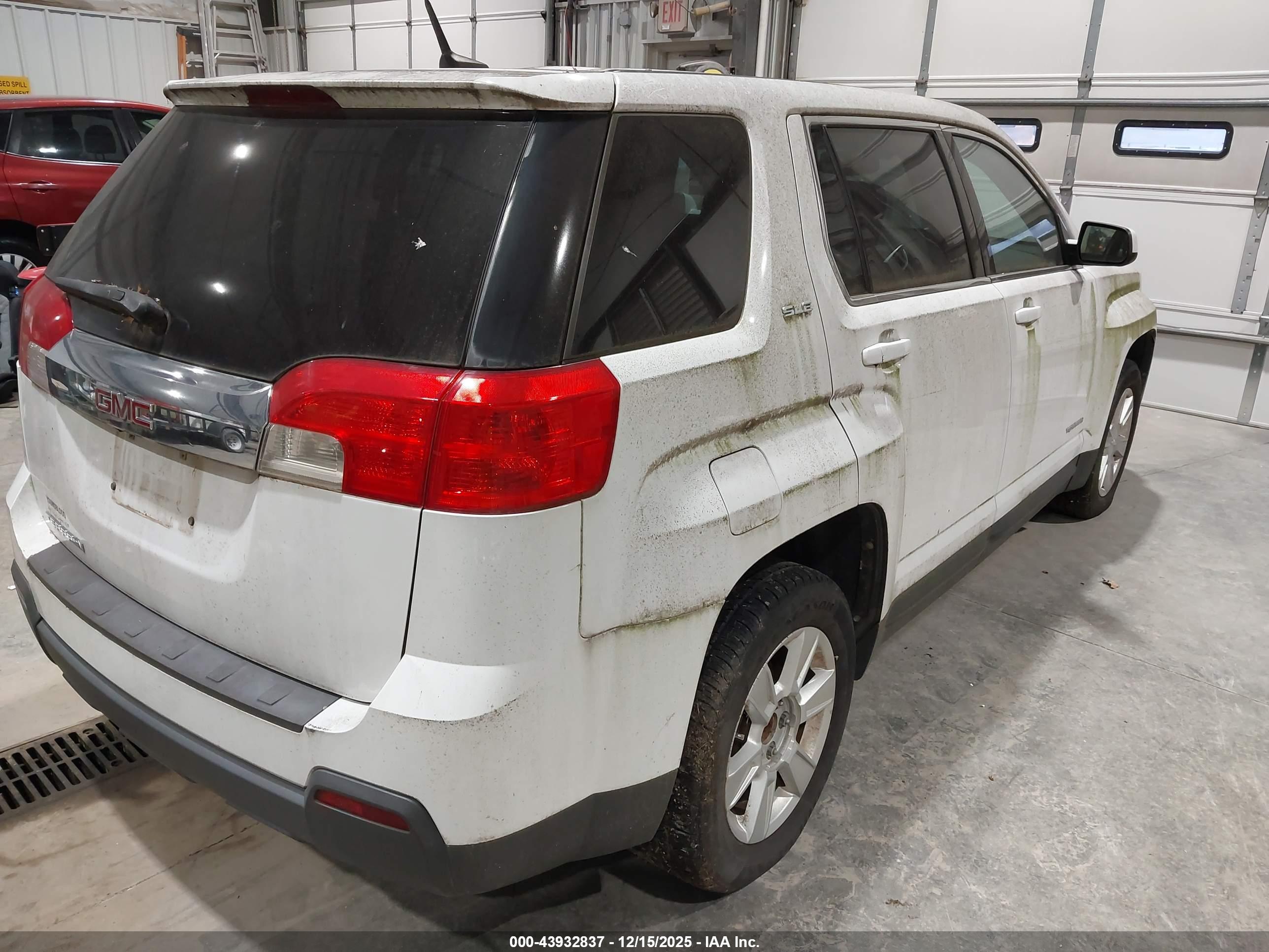 GMC TERRAIN image 4