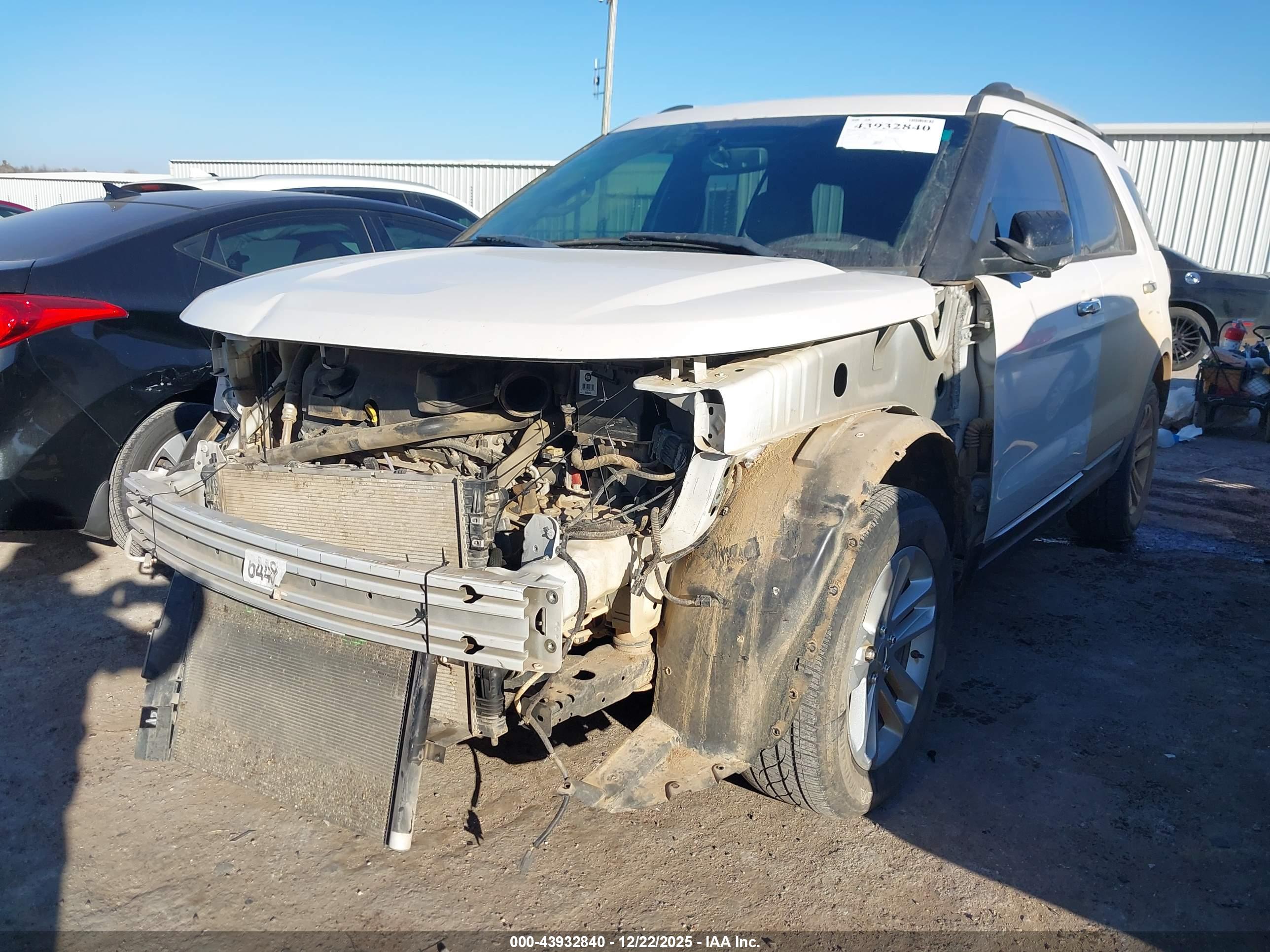 FORD EXPLORER image 2
