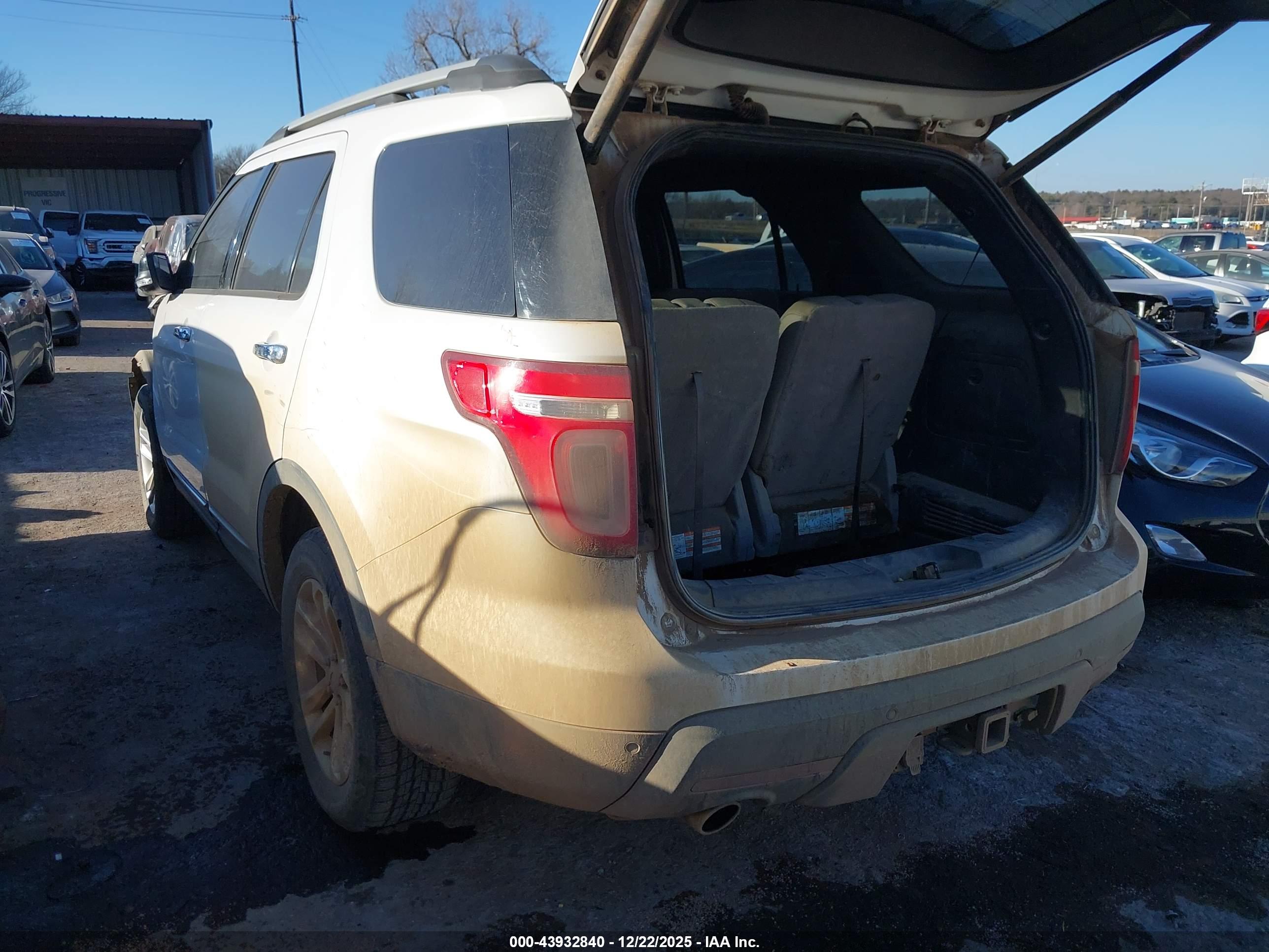 FORD EXPLORER image 3