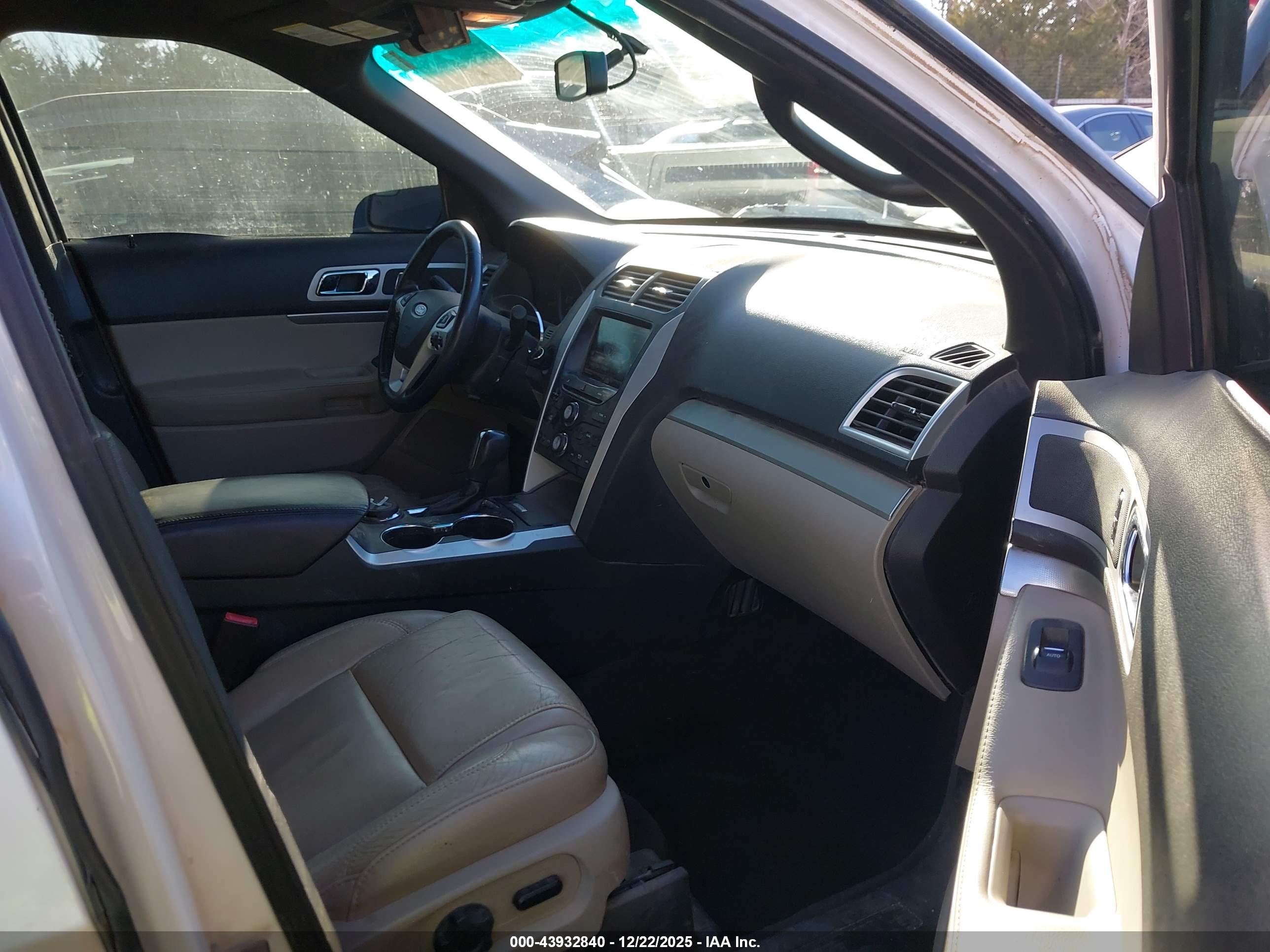 FORD EXPLORER image 5