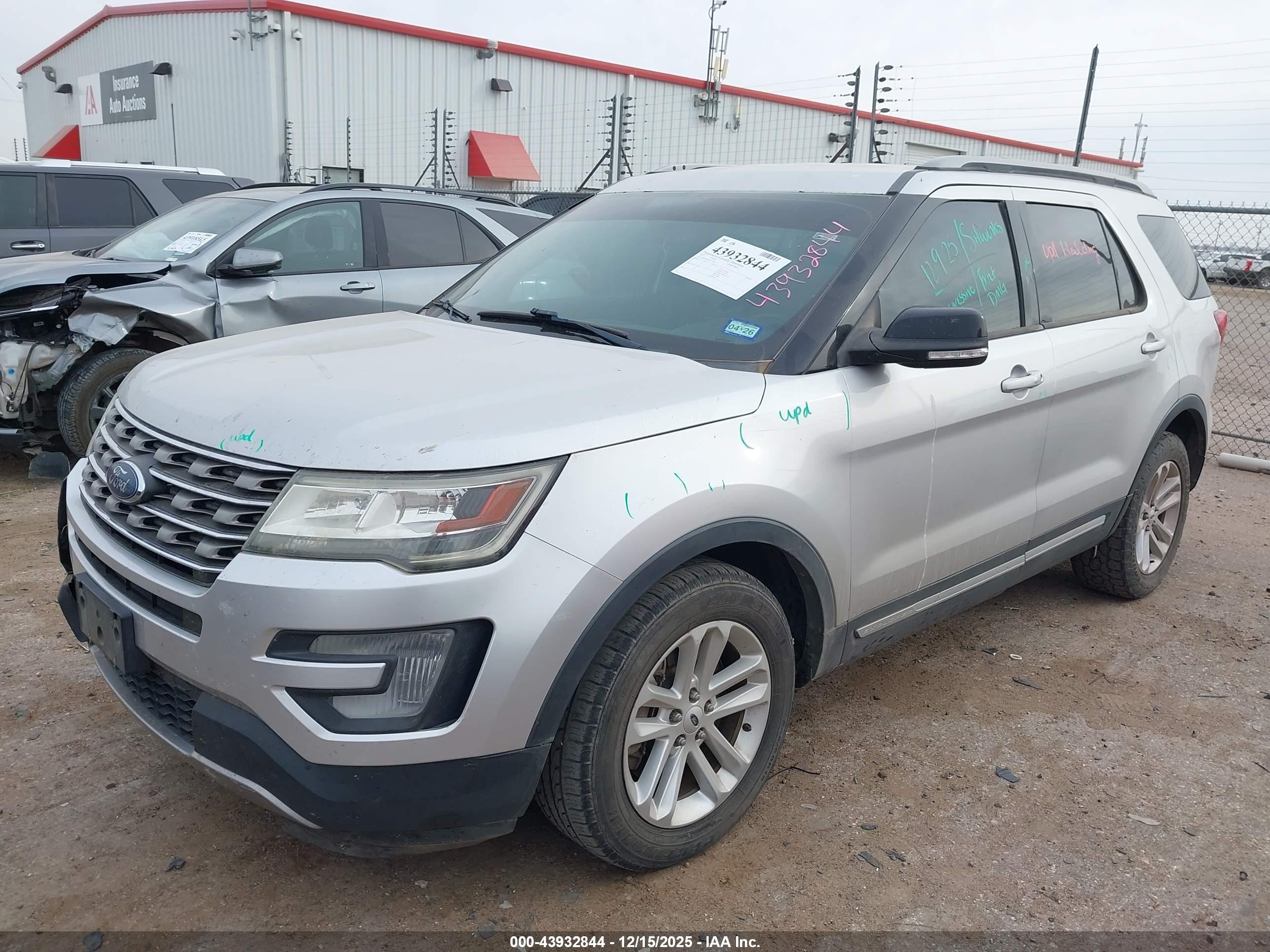 FORD EXPLORER image 2
