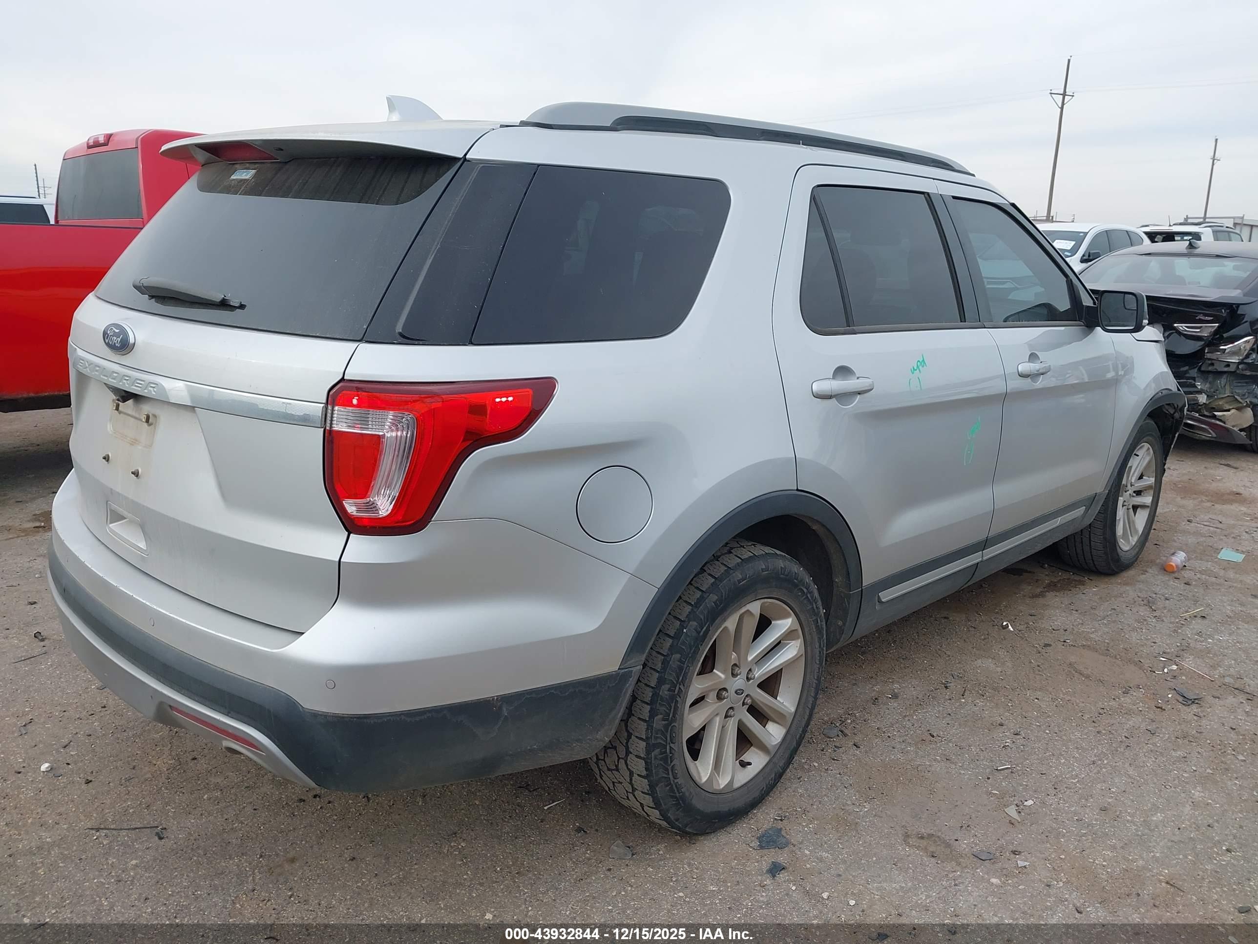 FORD EXPLORER image 4