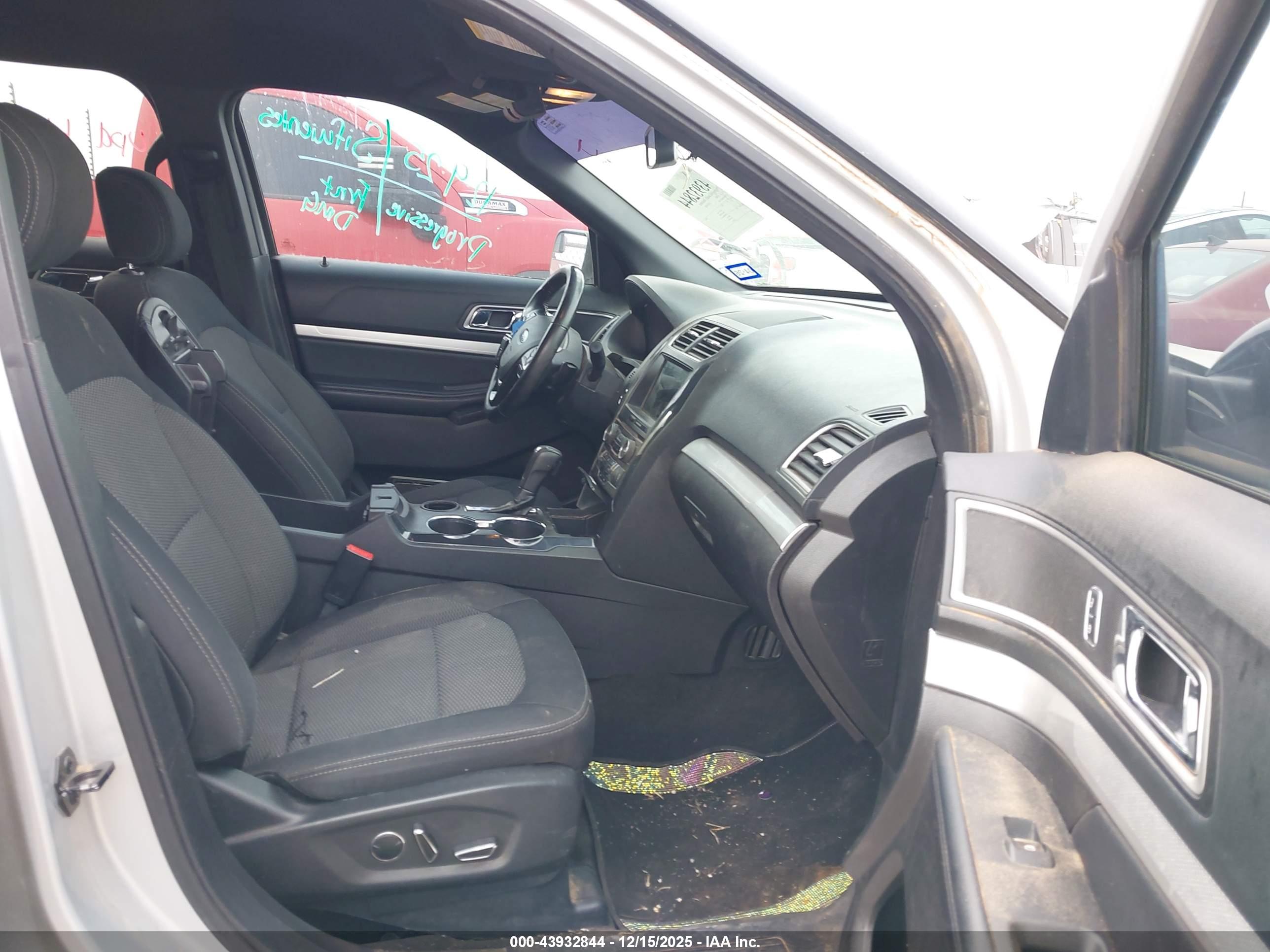 FORD EXPLORER image 5