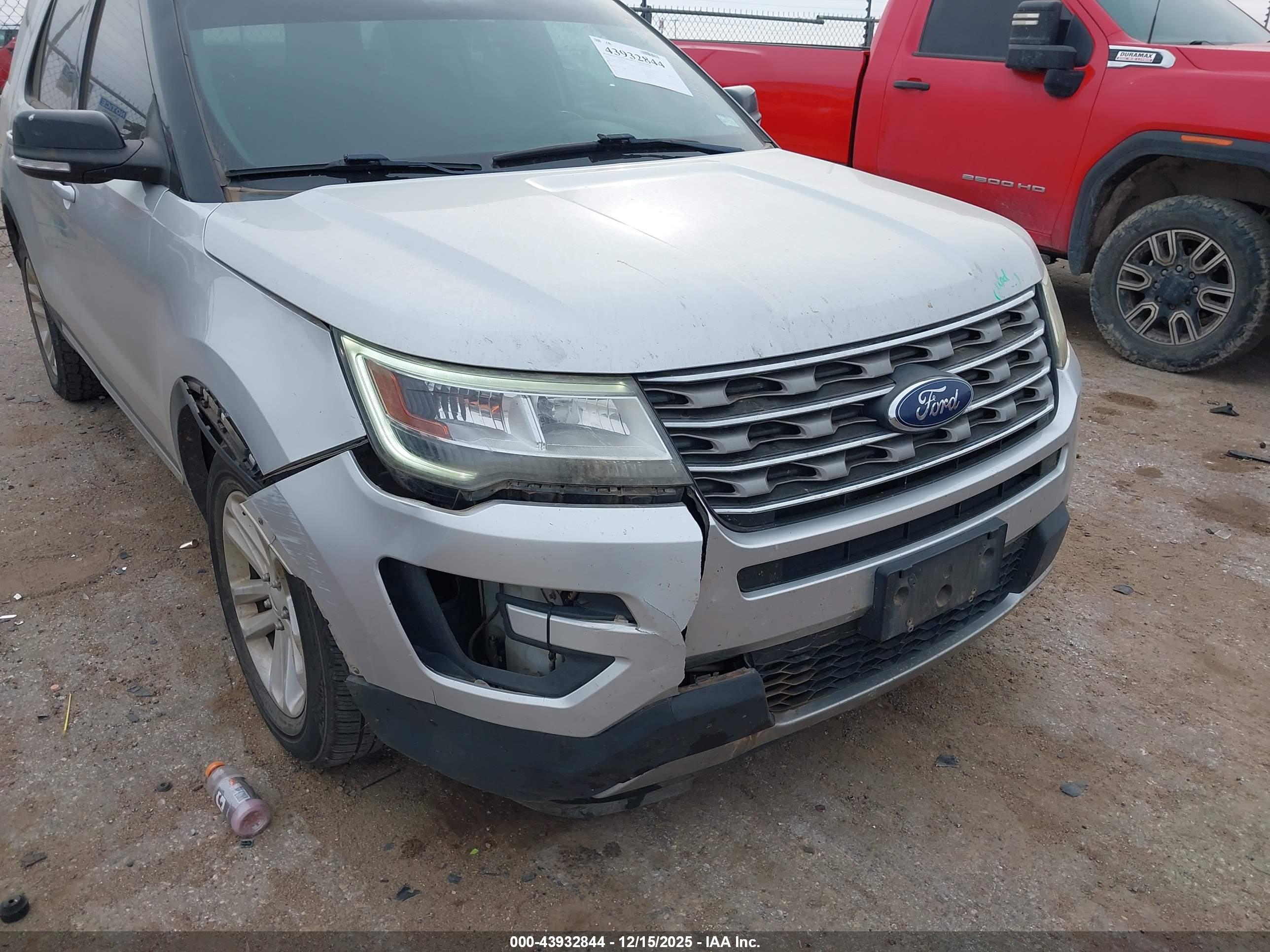 FORD EXPLORER image 6
