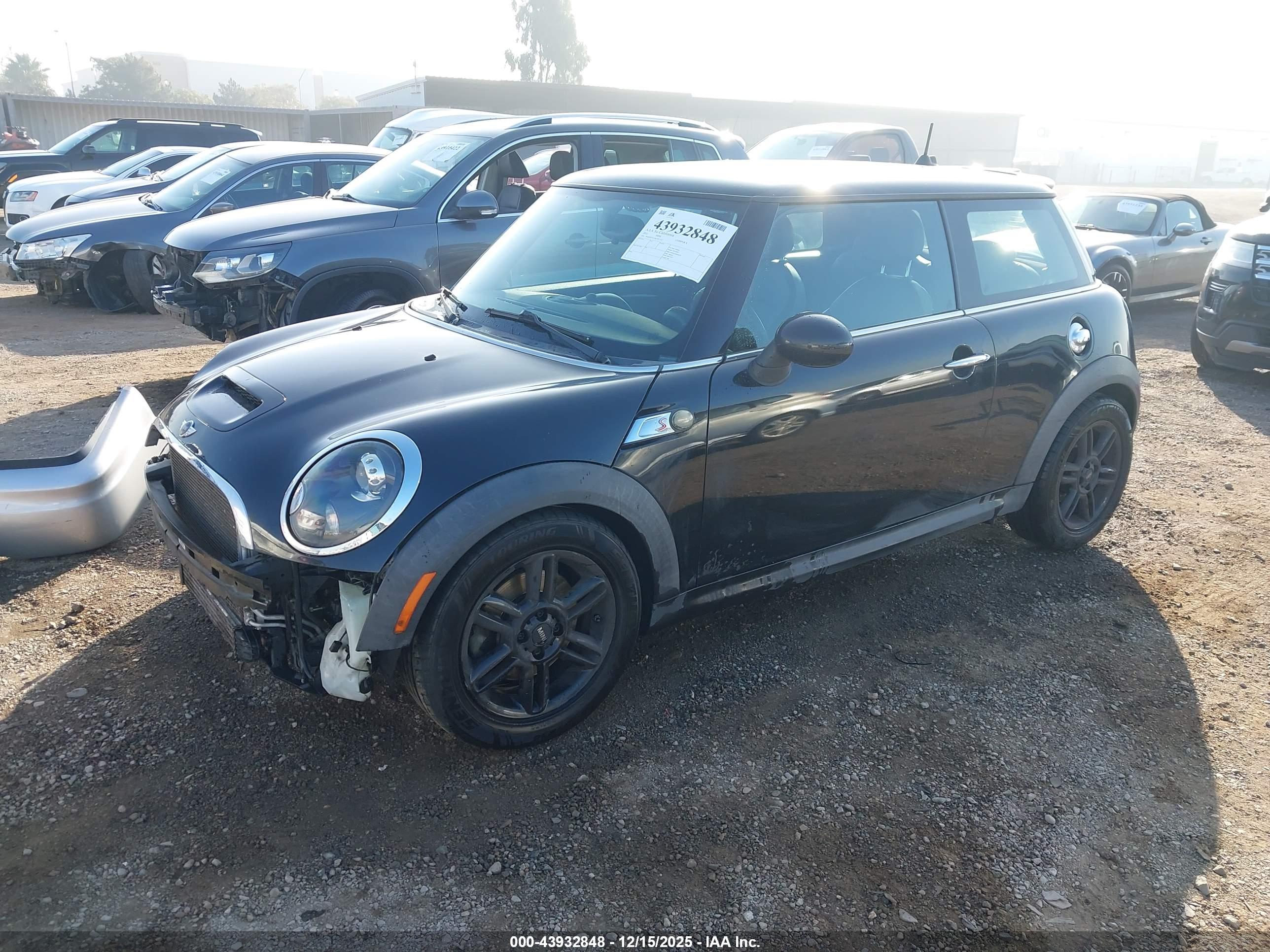 MINI COOPER image 2