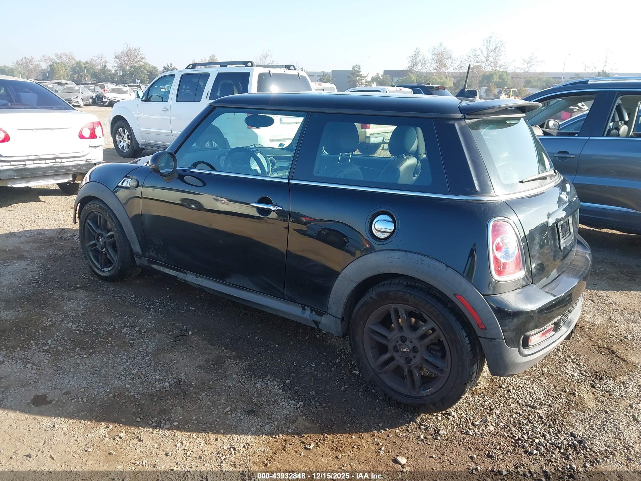 MINI COOPER image 3