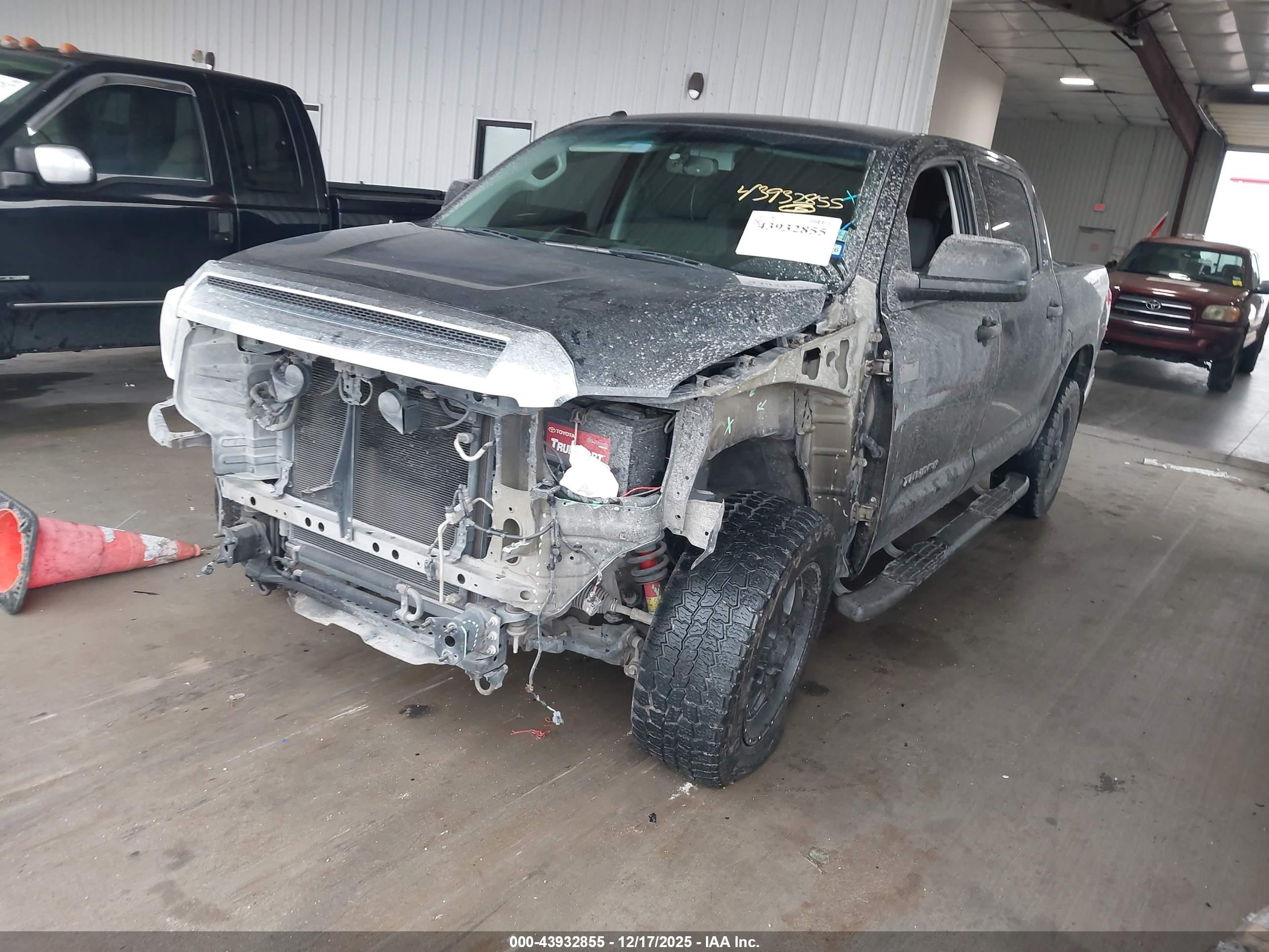 TOYOTA TUNDRA image 2